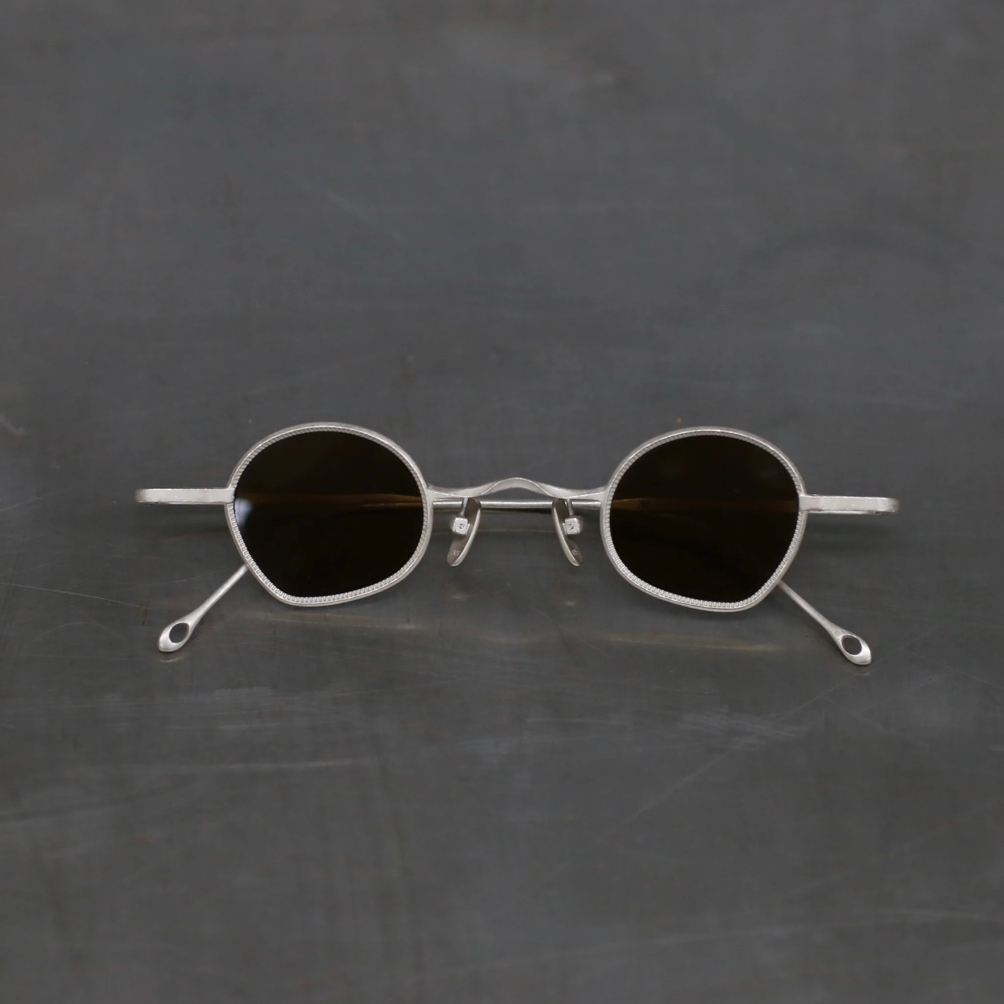 Rigards RG1935AG series shaped sterling silver sunglasses RG-RG1935AG-CYWLQTP sterling silver textured frame with bronze lenses