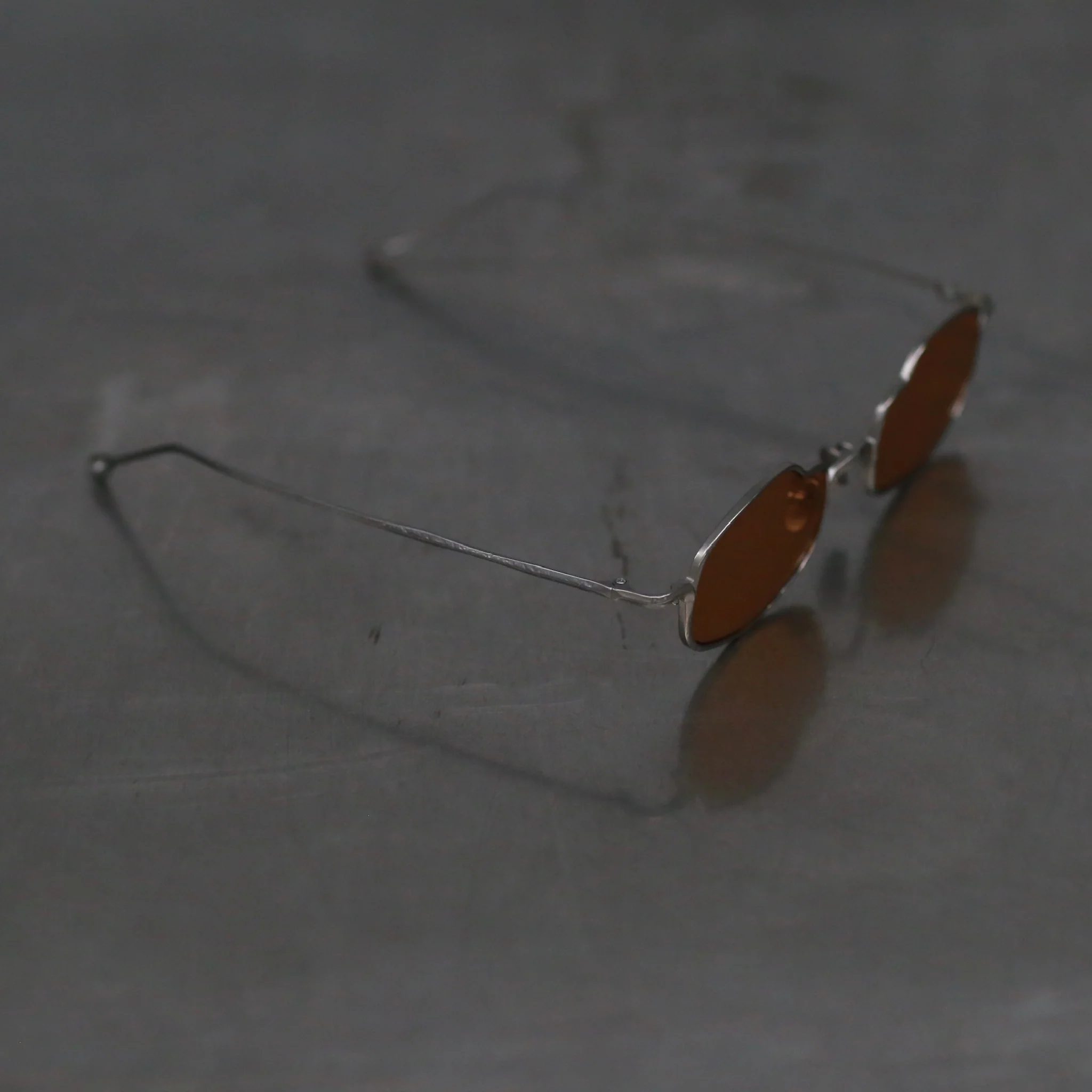 Rigards RG1937TI Series Titanium Irregular Frame Sunglasses RG-RG1937TI-GTKSWYP ANTIQUE TITANIUM/SALMON LENS - Image 3