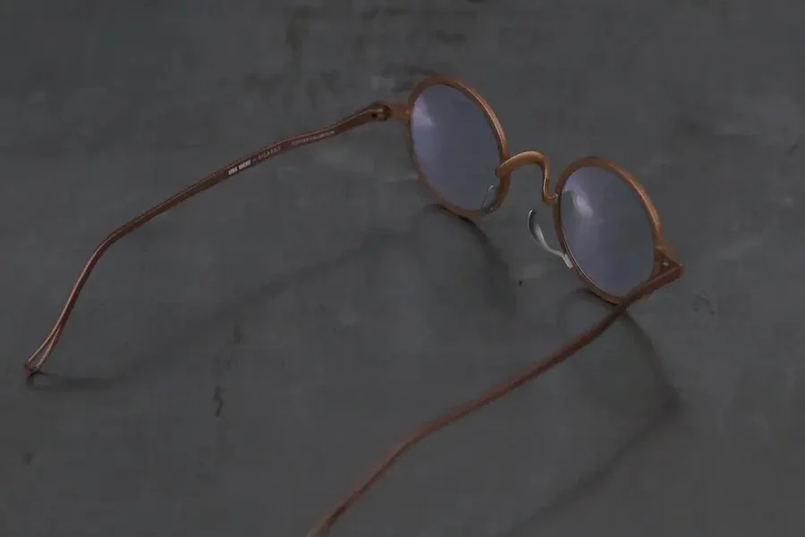 RIGARDS X UMA WANG Joint RG00UW3 Series Collection Handmade Copper Round Frame Glasses RG-RG00UW3-HWL Red Textured Transparent Lenses - Image 4