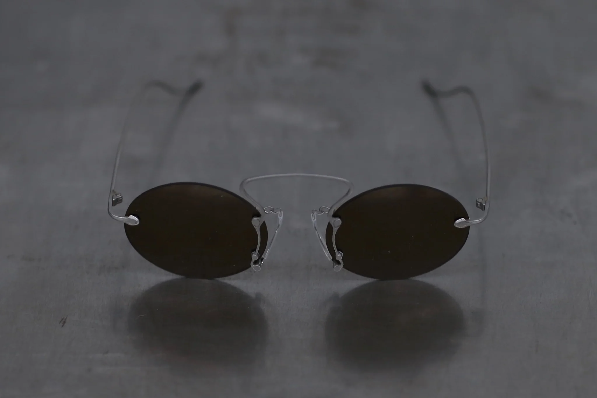 Rigards X UMA WANG Joint Steel Frameless Glasses RG00UW6(A) Series Collection RG-RG00UW6(A)-FGY Retro Silver Frame Olive Brown Lenses - Image 2