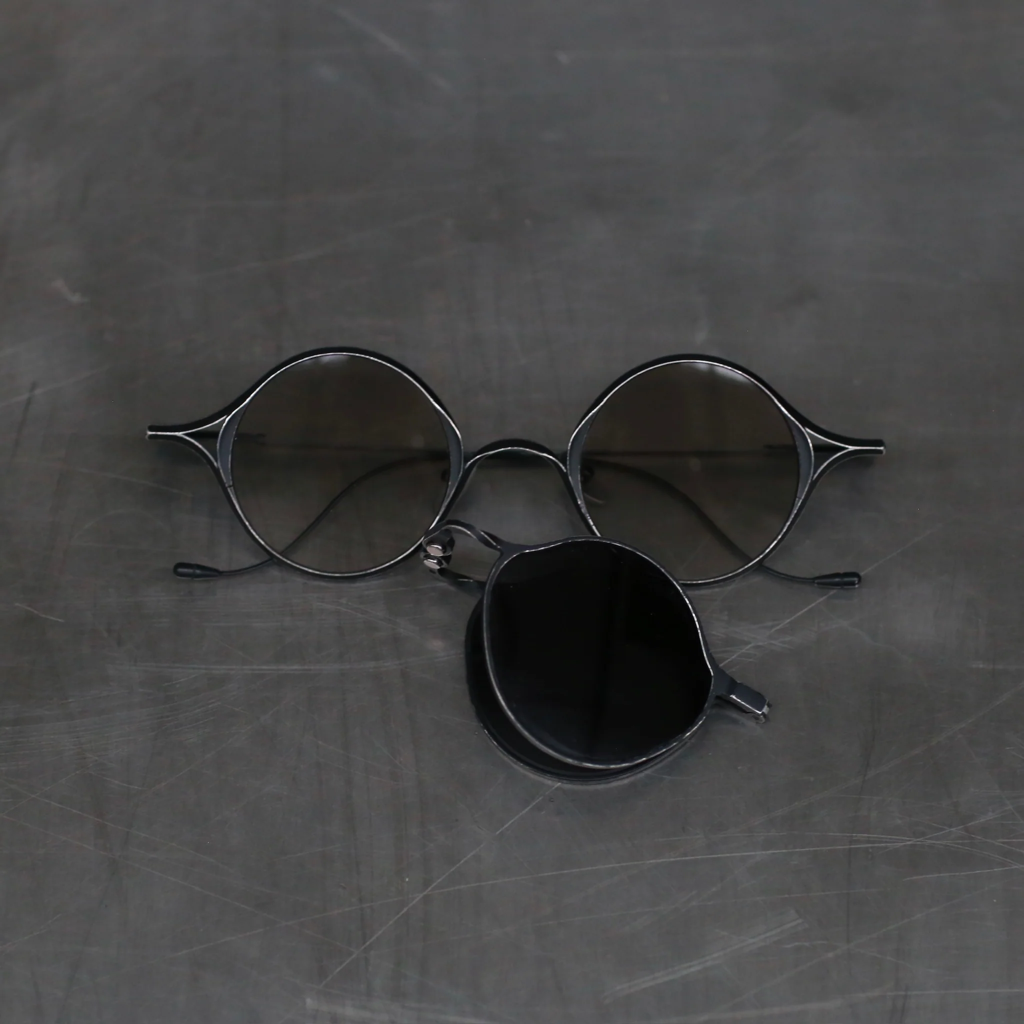 Rigards x The Viridi-Anne collaboration detachable sunglasses RG1022TVA collection RG-RG1022TVA-GHKQHJBHJB antique black frame + antique black frame light gray gradient lens + gray gradient lens
