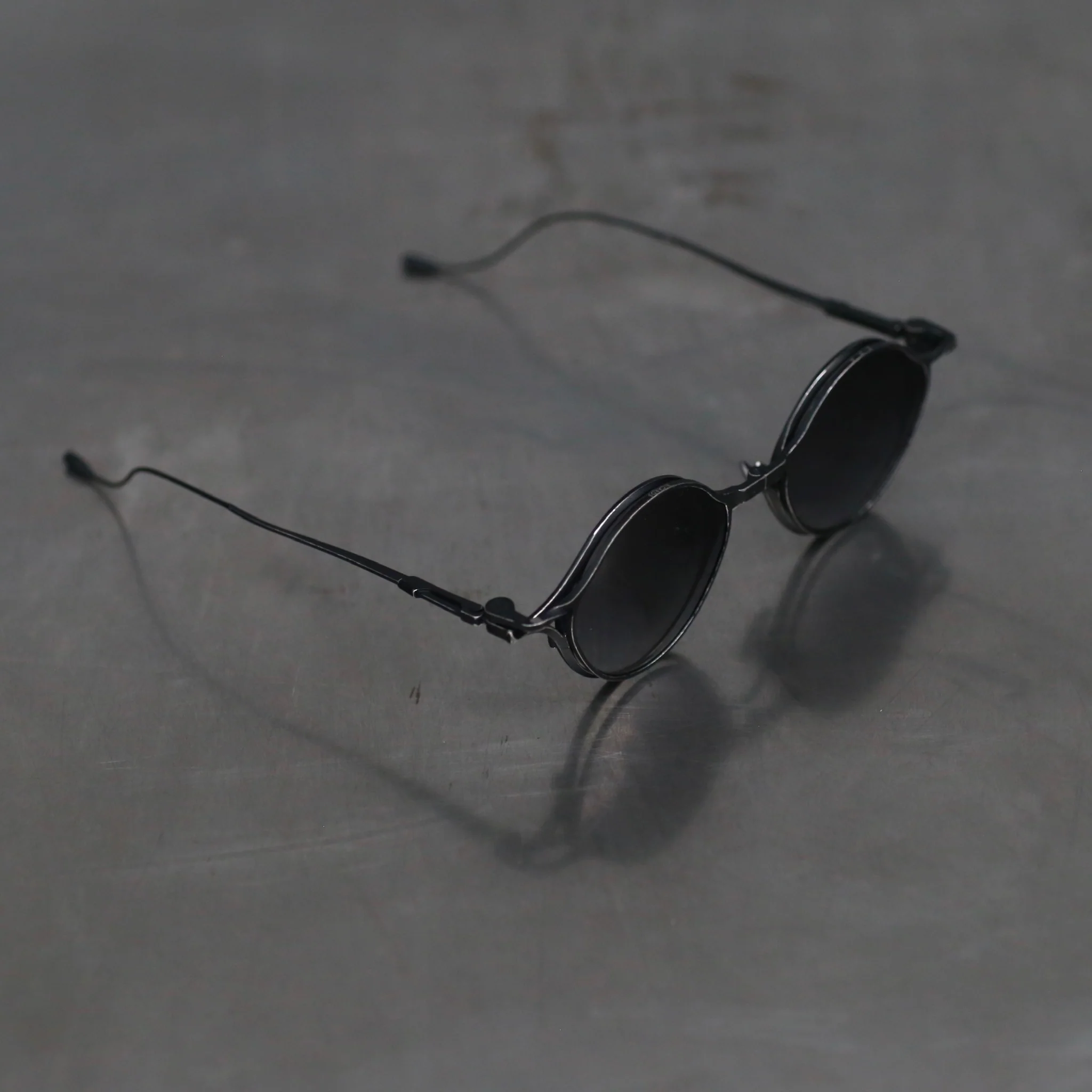 Rigards x The Viridi-Anne collaboration detachable sunglasses RG1022TVA collection RG-RG1022TVA-GHKQHJBHJB antique black frame + antique black frame light gray gradient lens + gray gradient lens - Image 4