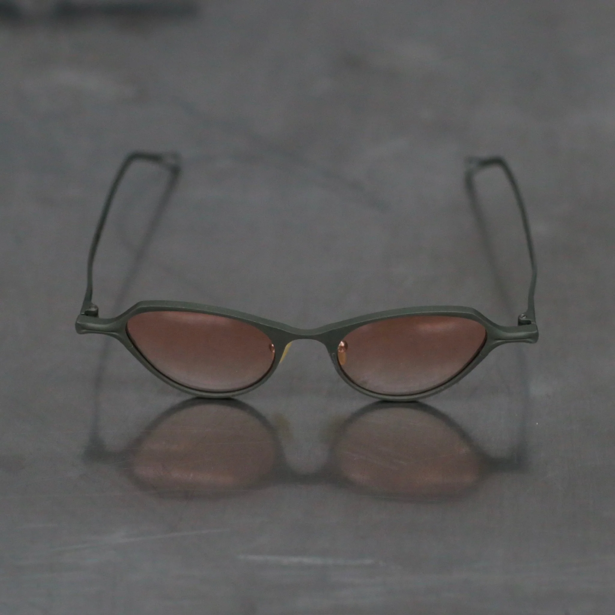 RIGARDS X UJOH Collaboration: Aluminum-Magnesium Alloy Frame Eyeglasses RG0123UJOH Series Collection RG-RG0123UJOH-GLKJHP Olive Green Frame, Burgundy Lenses - Image 2