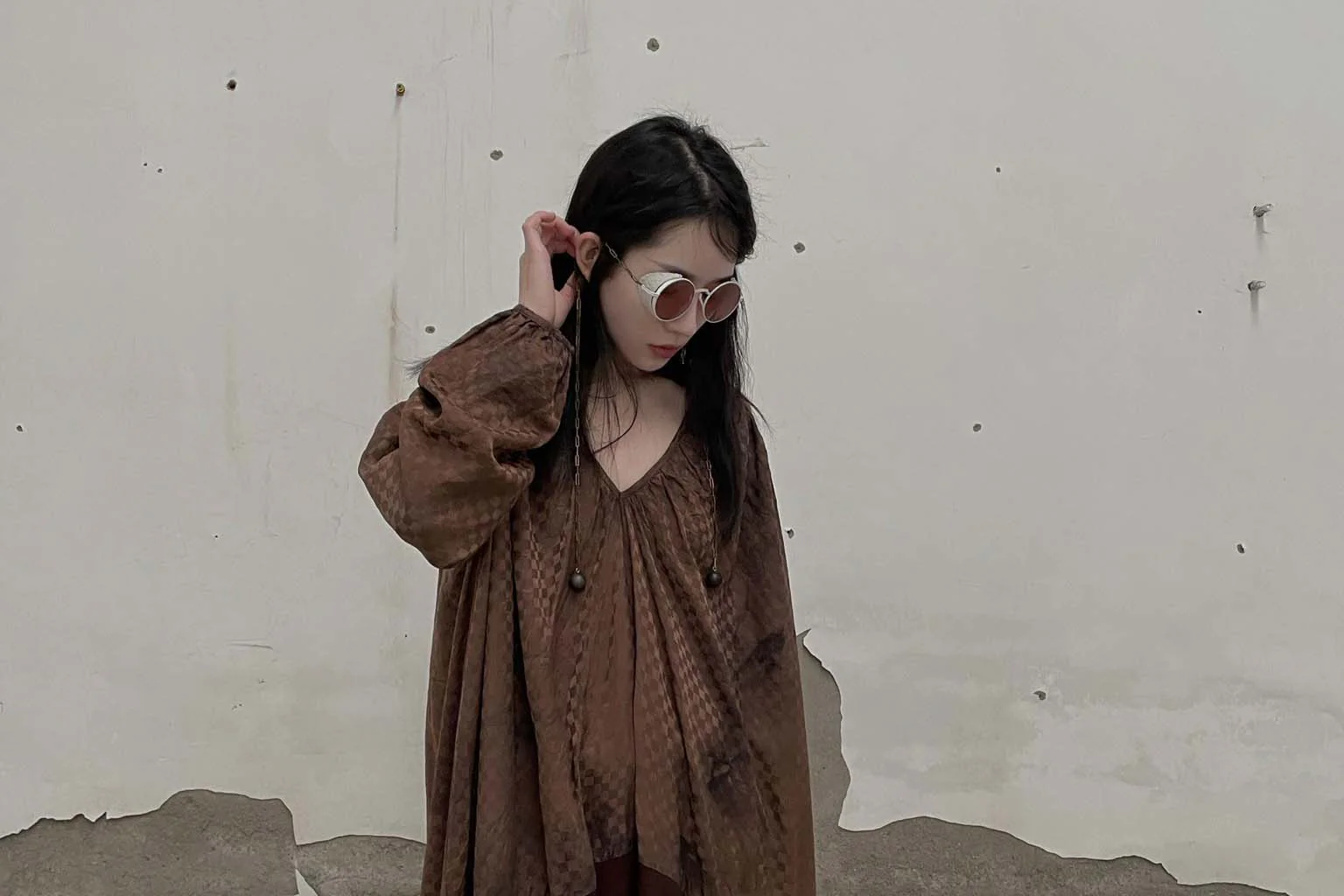 Rigards X UMA WANG Joint RG00UW4 Series Collection Beaded Sunglasses RG-RG00UW4-BAIJIN White Frame Gold Chain - Image 9