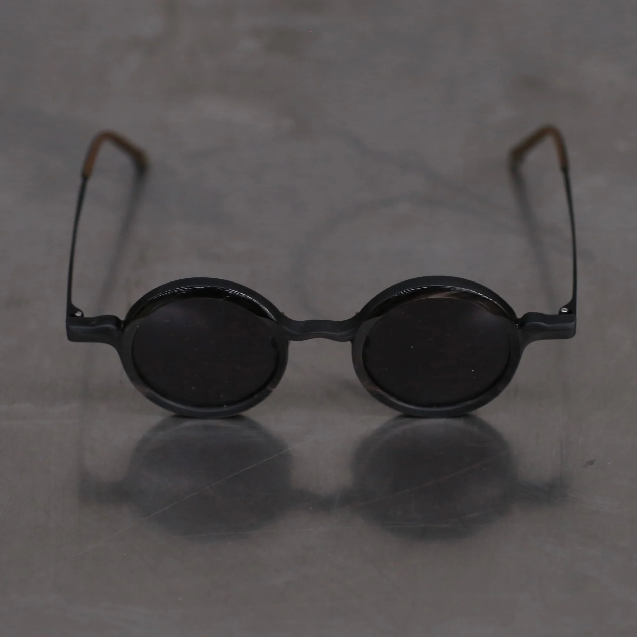 Rigards x UMA WANG joint RG00UW18 series horn wire cutting handmade glasses RG-RG00UW18-SJHBKSH random black and white frame dark gray lens - Image 2