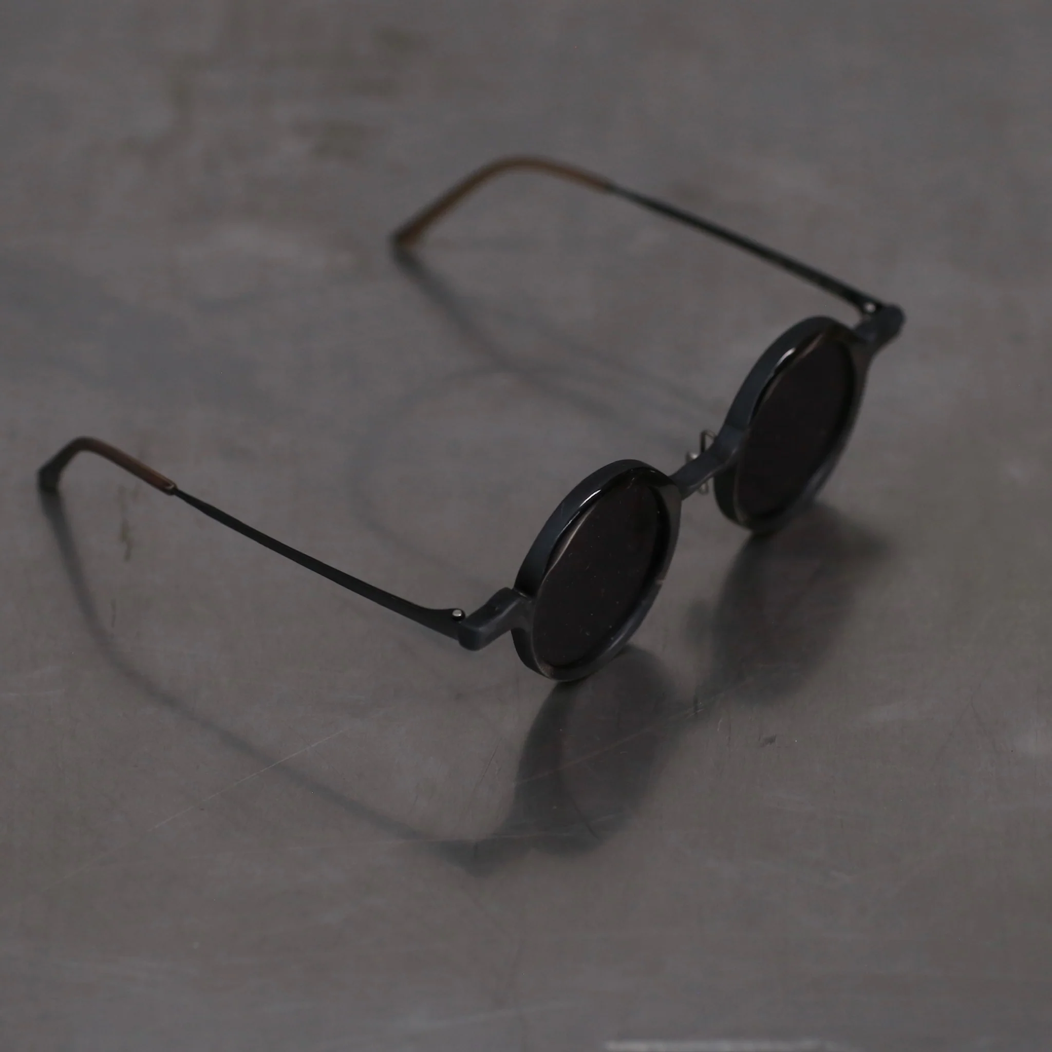 Rigards x UMA WANG joint RG00UW18 series horn wire cutting handmade glasses RG-RG00UW18-SJHBKSH random black and white frame dark gray lens - Image 3