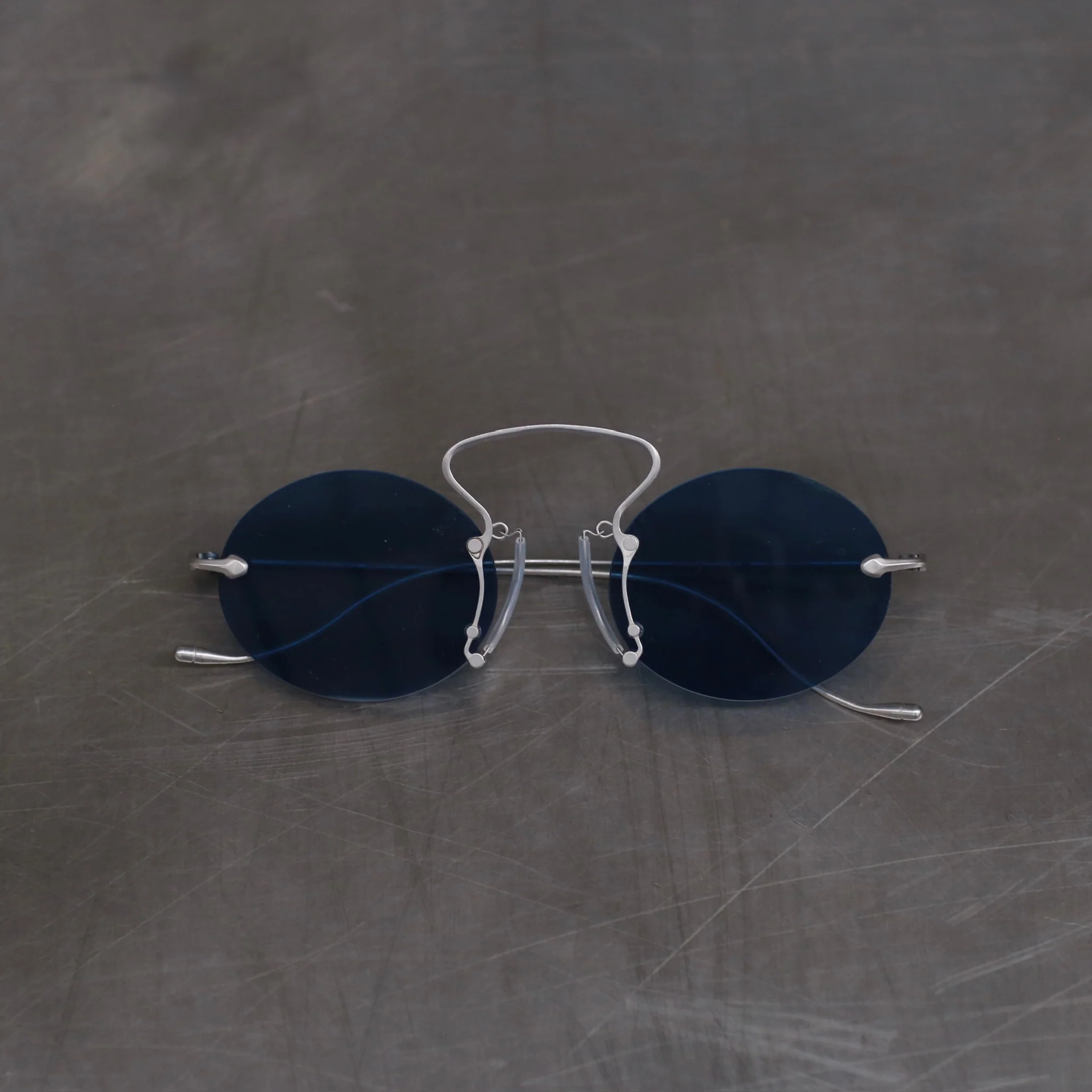 Rigards x UMA WANG joint steel rimless glasses RG00UW6(A) series collection RG-RG00UW6(A)-GYKLNL (vintage silver frame Klein blue lenses)