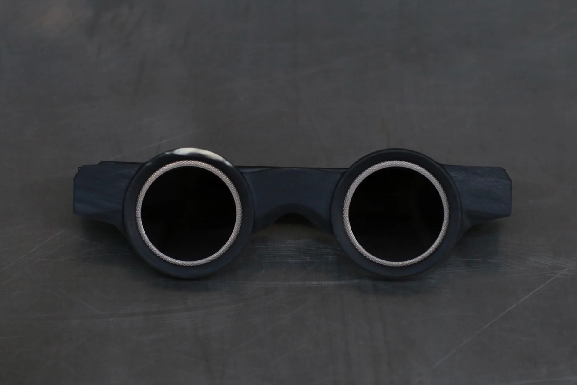 Rigards X ZIGGY CHEN Joint RG1940ZC Series Titanium Natural Texture Sunglasses RG-RG1940ZC-HBSH-F Black, White and Dark Gray