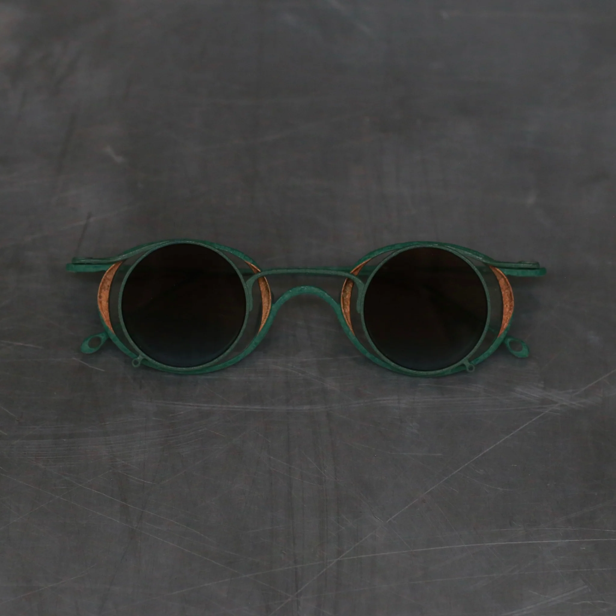 Rigards x ZIGGY CHEN RG1943ZC Titanium Magnetic Clip-On Sunglasses. RG-RG1943ZC-BLQTKTMQTL. Dark green bronze frame with dark green frame, transparent lenses, and bronze blue lenses. - Image 2