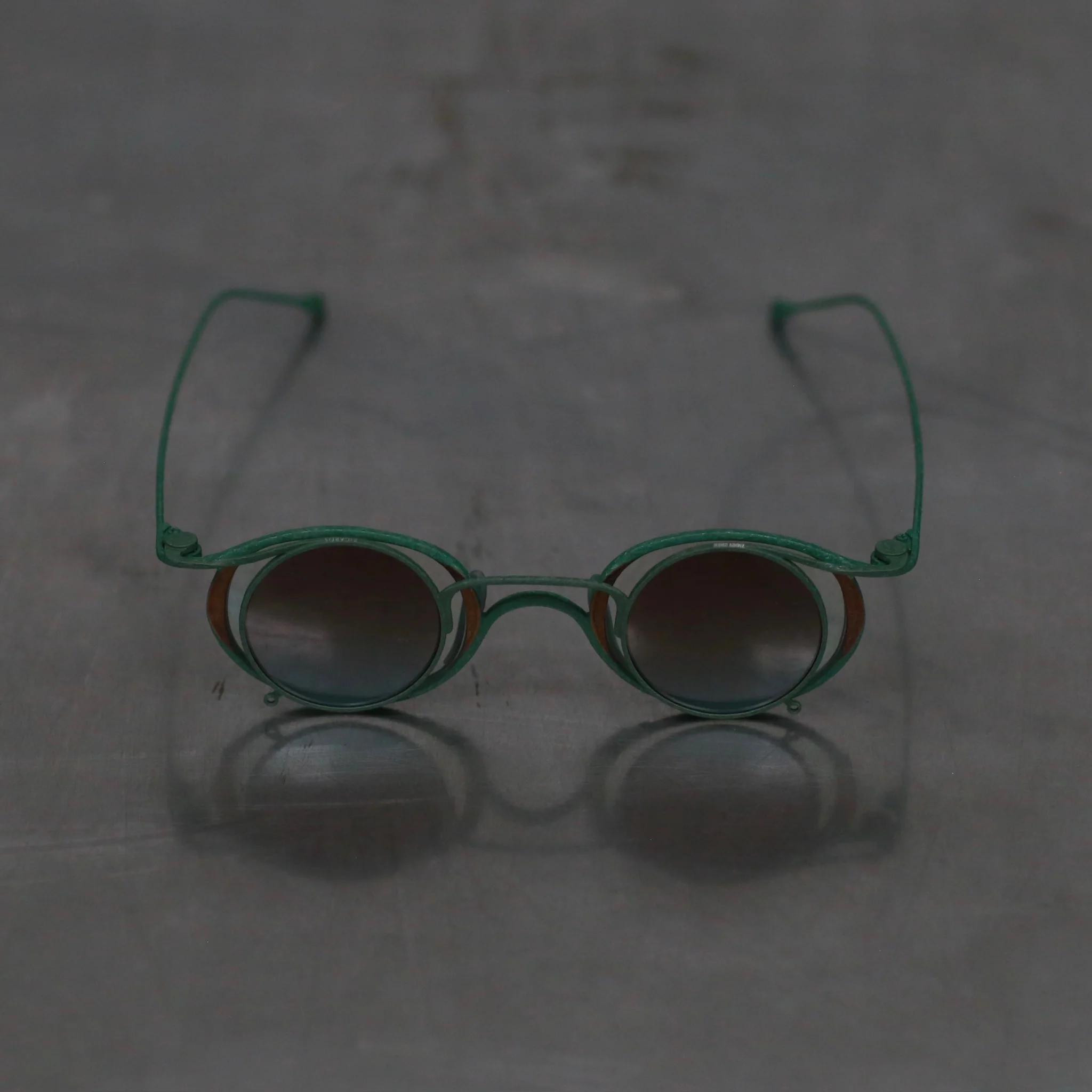 Rigards x ZIGGY CHEN RG1943ZC Titanium Magnetic Clip-On Sunglasses. RG-RG1943ZC-BLQTKTMQTL. Dark green bronze frame with dark green frame, transparent lenses, and bronze blue lenses. - Image 3