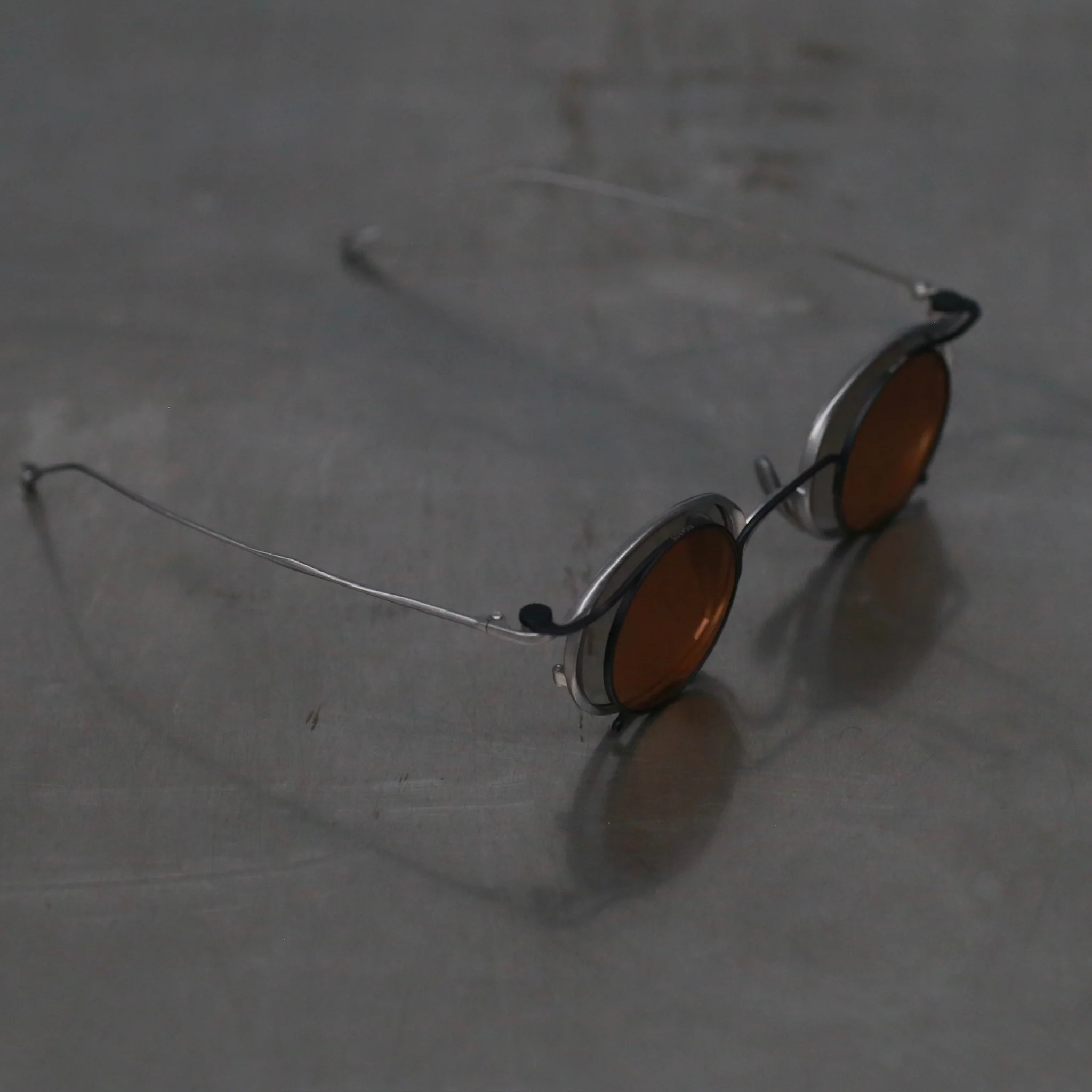 Rigards x ZIGGY CHEN RG1943ZC Titanium Magnetic Clip-On Sunglasses. RG-RG1943ZC-GTHKQHJLSWY. Titanium frame, black frame, light grey gradient lenses, salmon lenses. - Image 4