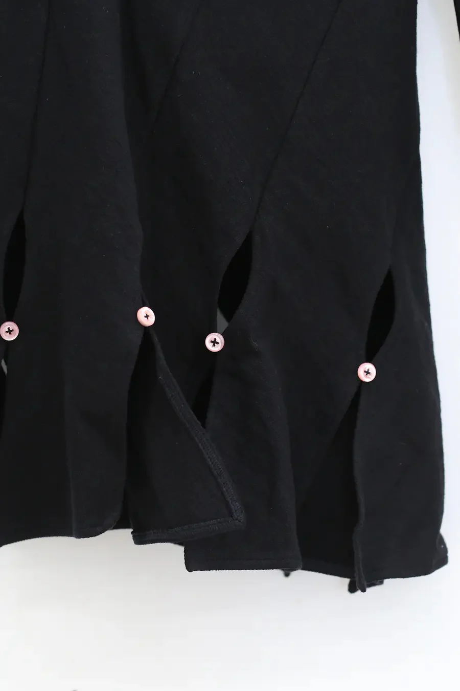RUI three-dimensional V-neck top RUI-RAW23WV07-HEI black - Image 6