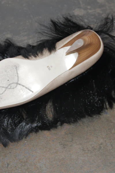 RUI Cutout Long Hair Pumps RUI-RAW22SH01-TUO Ficelle w onyx hair Camel Upper with Black Long Hair - Image 6