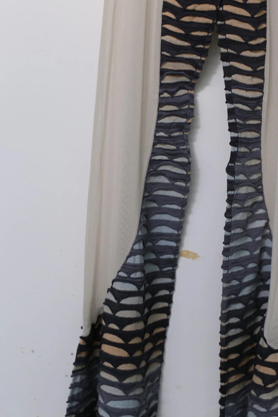 RUI fish scale stitching mesh flared pants RSS23KN06 nightfall black and gray gradient - Image 10
