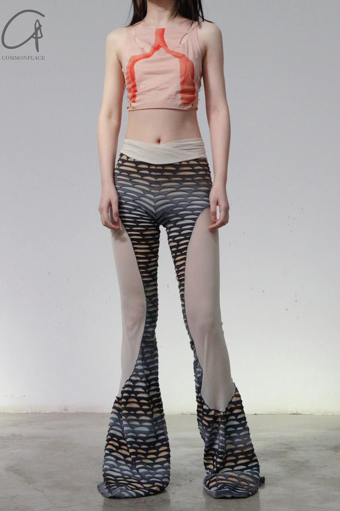 RUI fish scale stitching mesh flared pants RSS23KN06 nightfall black and gray gradient - Image 16