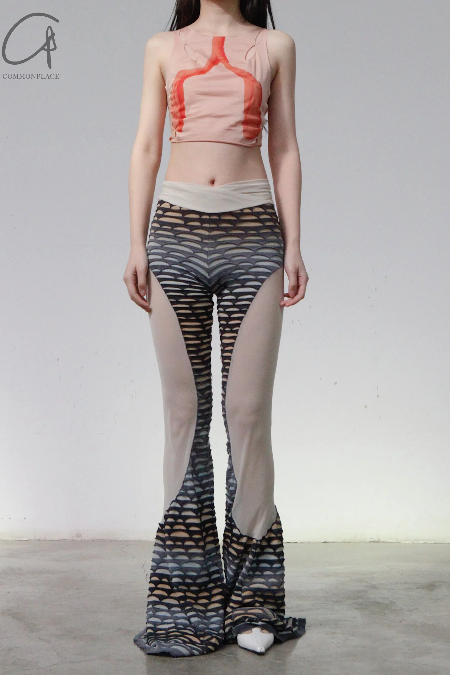 RUI fish scale stitching mesh flared pants RSS23KN06 nightfall black and gray gradient - Image 19