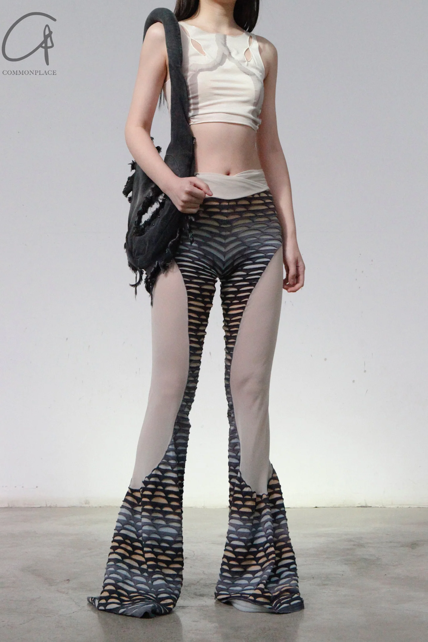 RUI fish scale stitching mesh flared pants RSS23KN06 nightfall black and gray gradient - Image 25