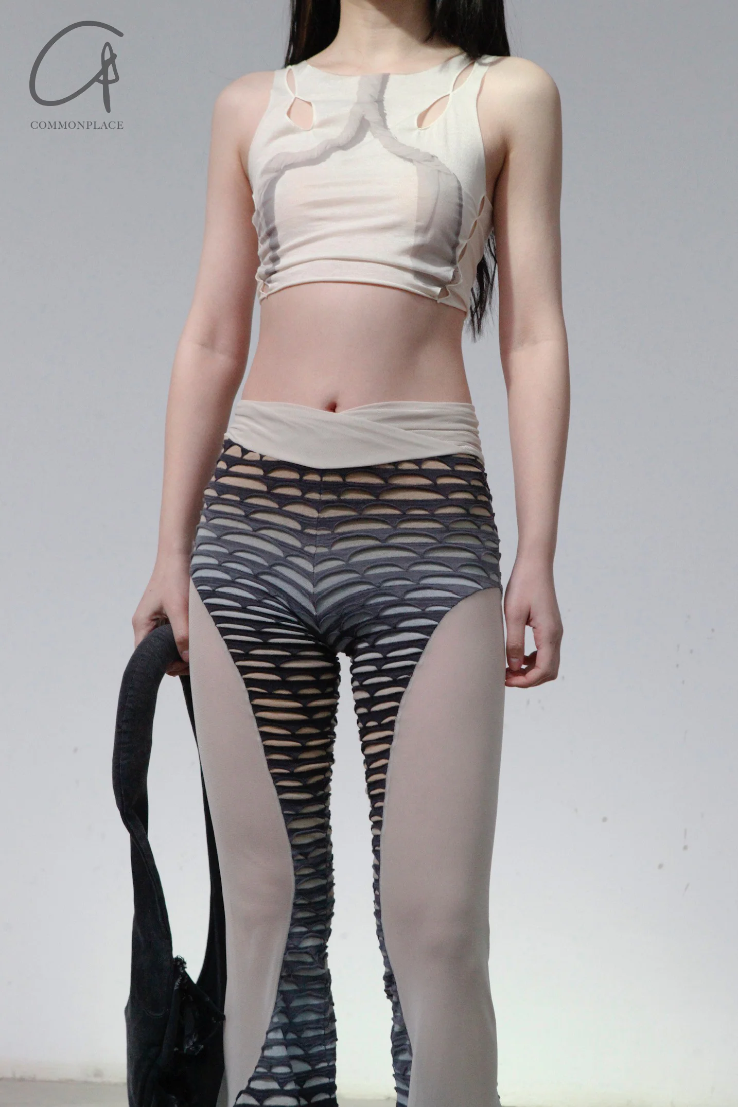 RUI fish scale stitching mesh flared pants RSS23KN06 nightfall black and gray gradient - Image 28