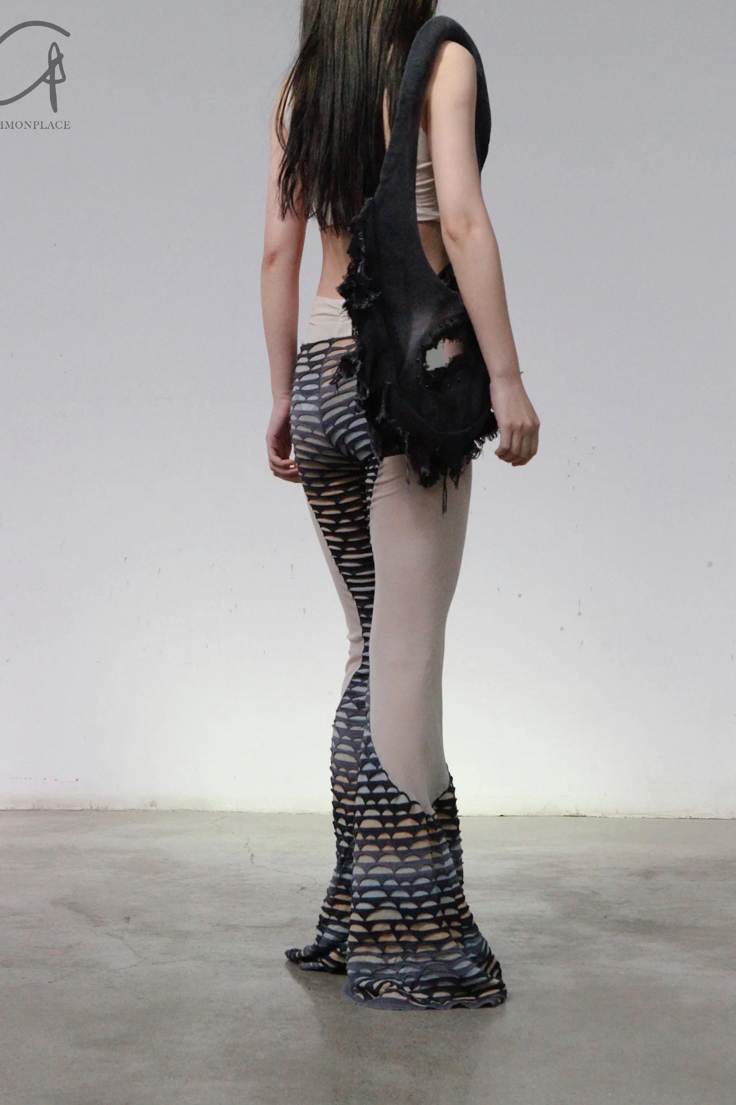 RUI fish scale stitching mesh flared pants RSS23KN06 nightfall black and gray gradient - Image 31