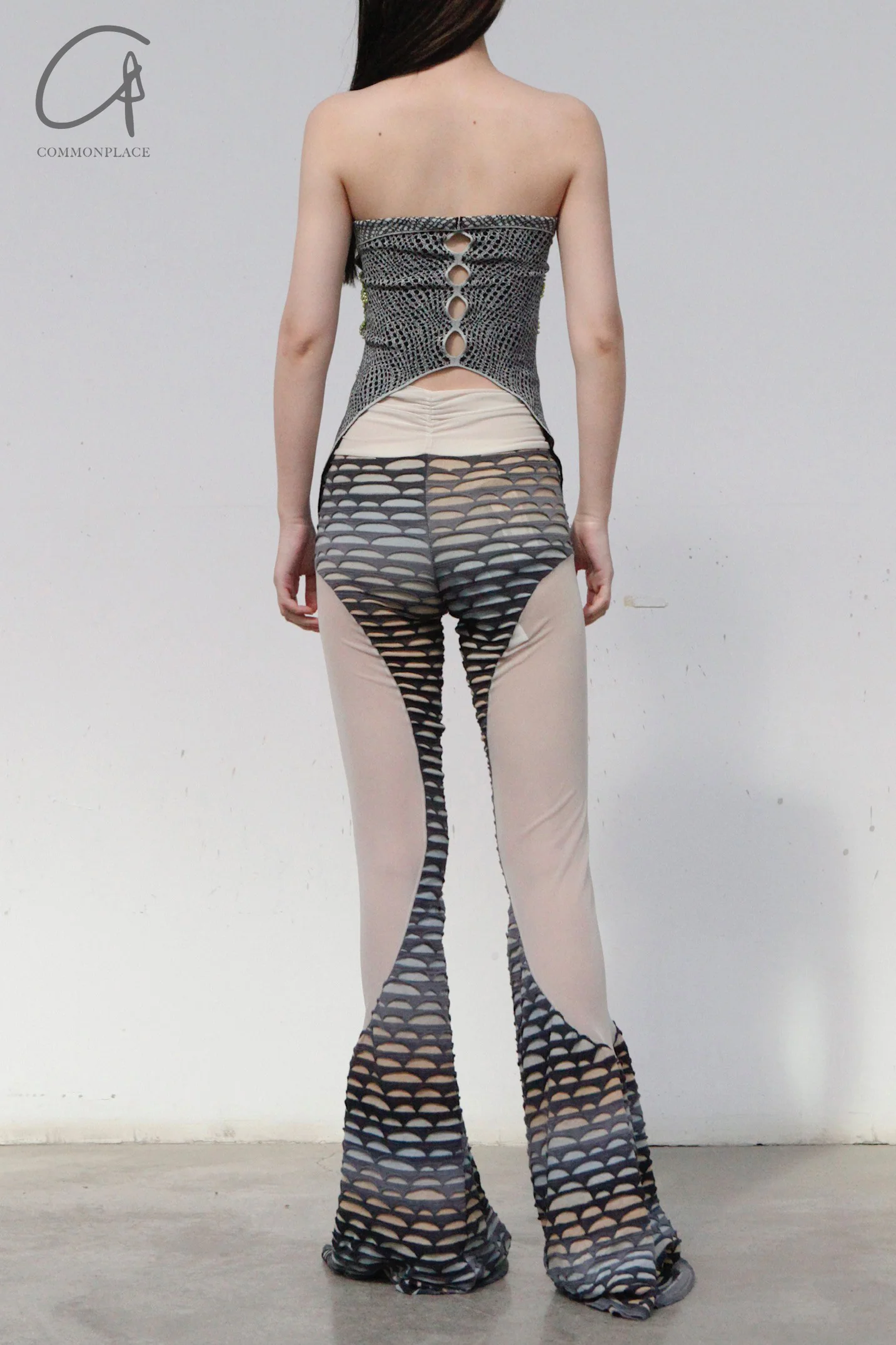 RUI fish scale stitching mesh flared pants RSS23KN06 nightfall black and gray gradient - Image 7