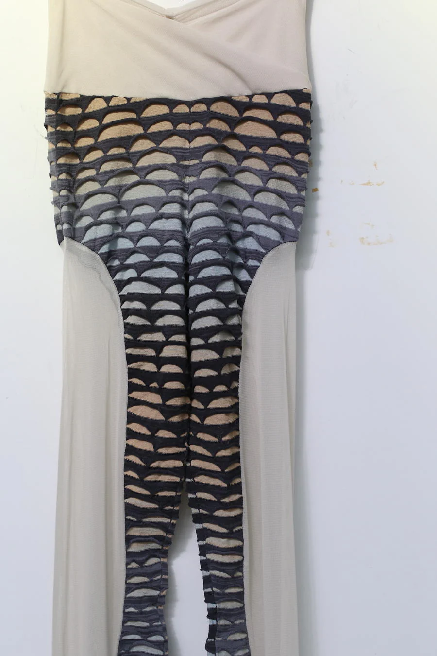 RUI fish scale stitching mesh flared pants RSS23KN06 nightfall black and gray gradient - Image 9