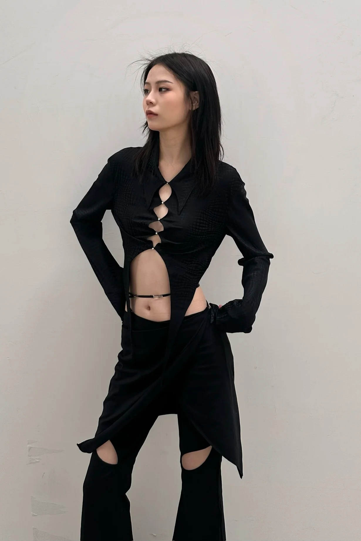 RUI silk hollow short shirt RSS24WV02 Onyx black - Image 9