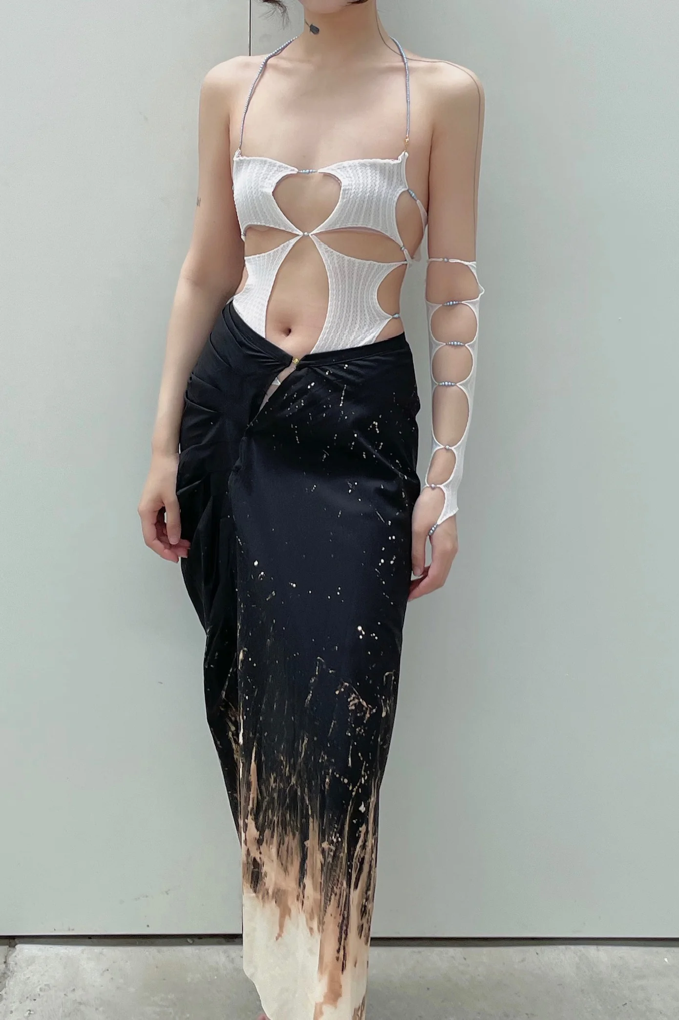Rui Zhou R004 Sleeve Series Crystal Pearl Single Arm Sleeve RUI-SS21-R004-BAI White - Image 4