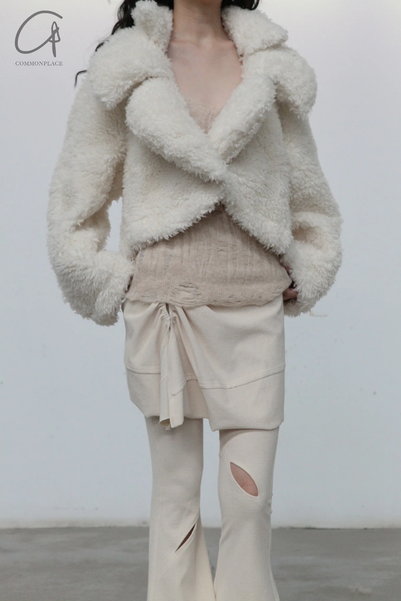 RUI three-dimensional plush short jacket RAW23WV15 white - Image 2