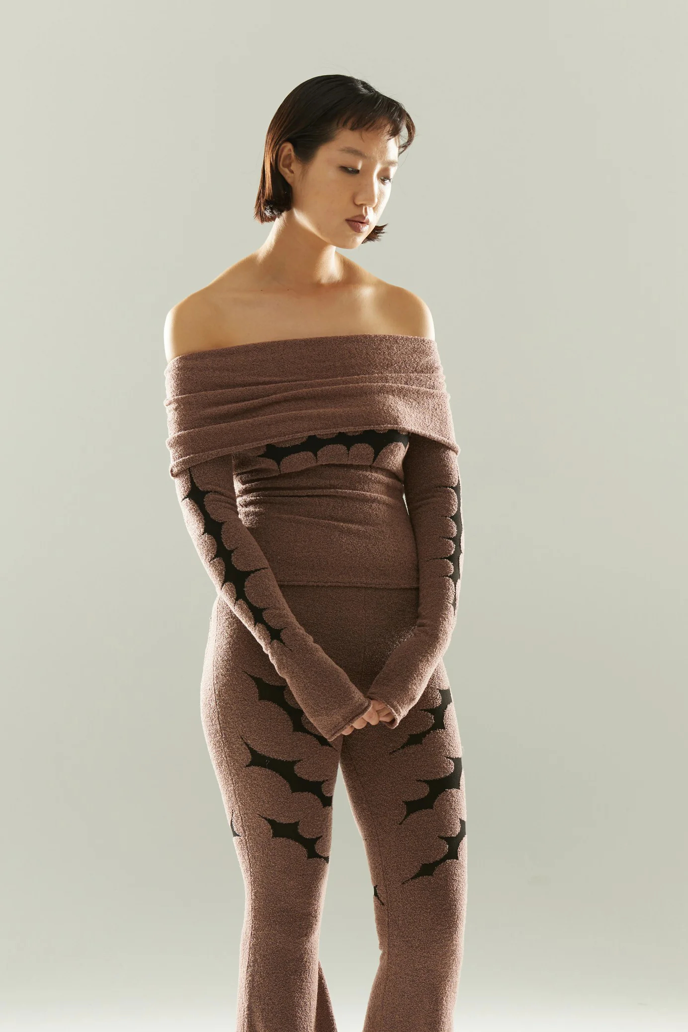 Rui Zhou 24 Autumn and Winter Thorn Intarsia One Shoulder Top RUI-RAW24KN10-CHAFEN TeaRose Tea Powder - Image 5