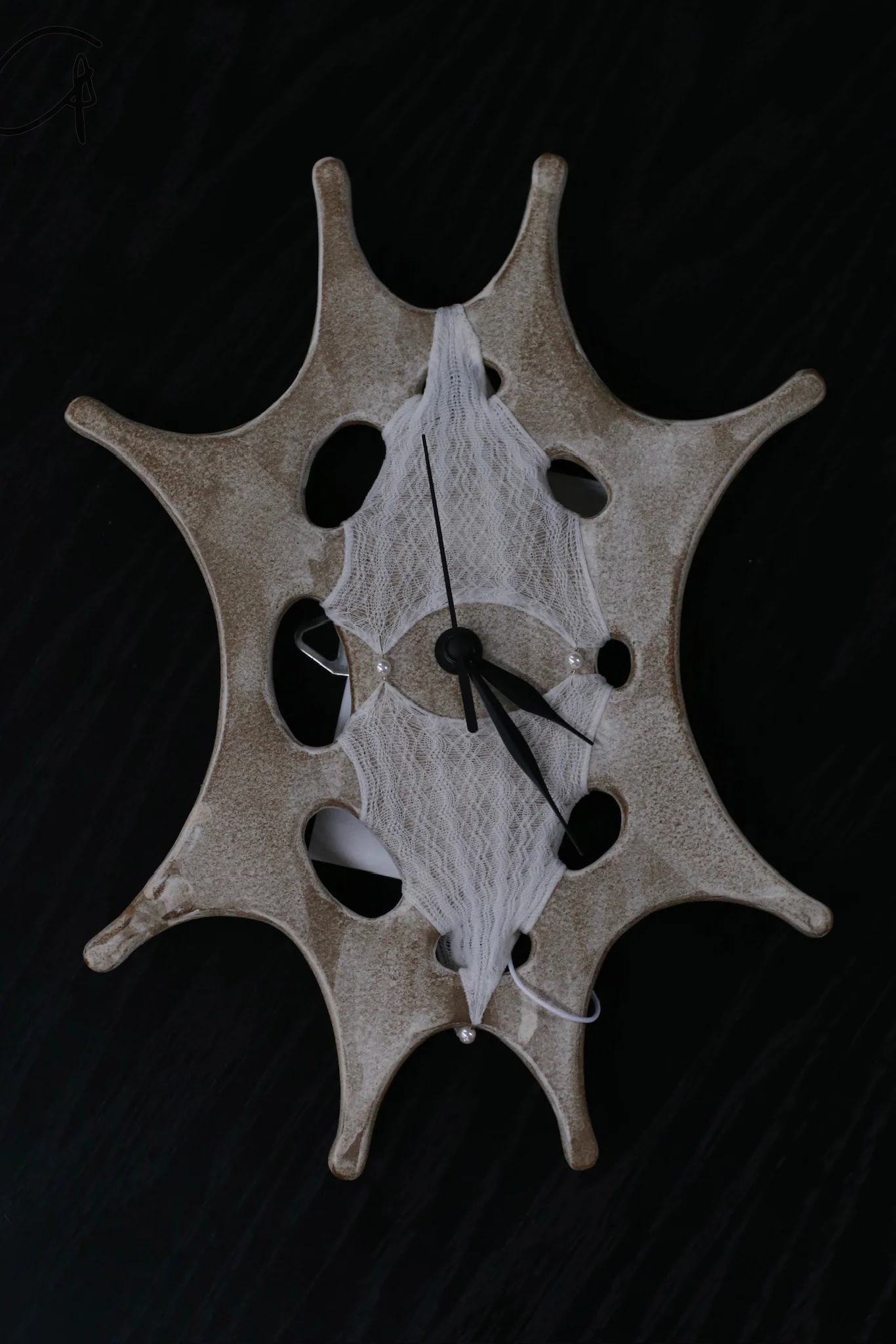 RUIbuilt 25 Spring/Summer Shale Ceramic Wall Clock RUI-RSS25DC01-YYHBSML Shale Gray/White Fabric