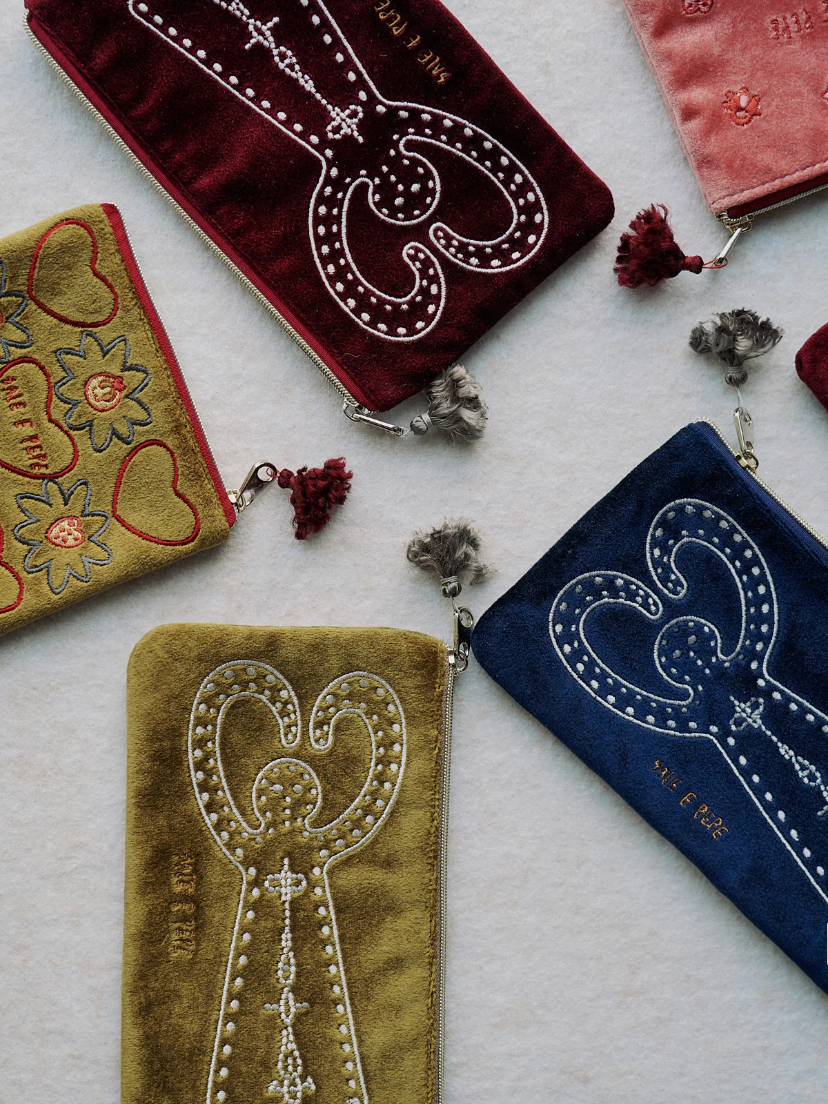 SALE E PEPE 2026 Valentine's Day Collection: Heart-Shaped Calm Person Embroidered Storage Bag SPE-SP05B04-ZL Navy Blue - Image 6