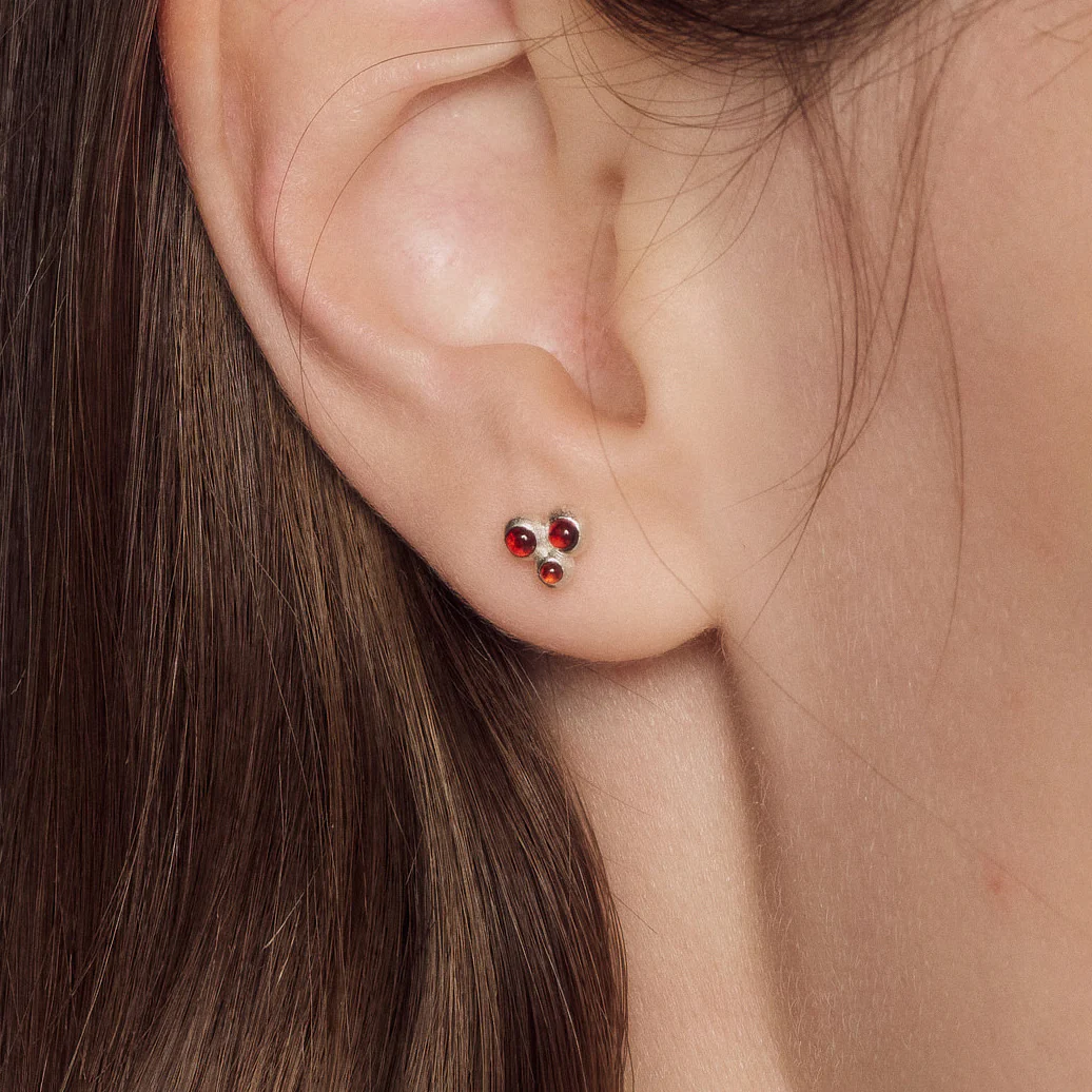 SALE E PEPE Sterling Silver Garnet Particle Earrings SEP-SP05E15-YH Silver/Red - Image 2