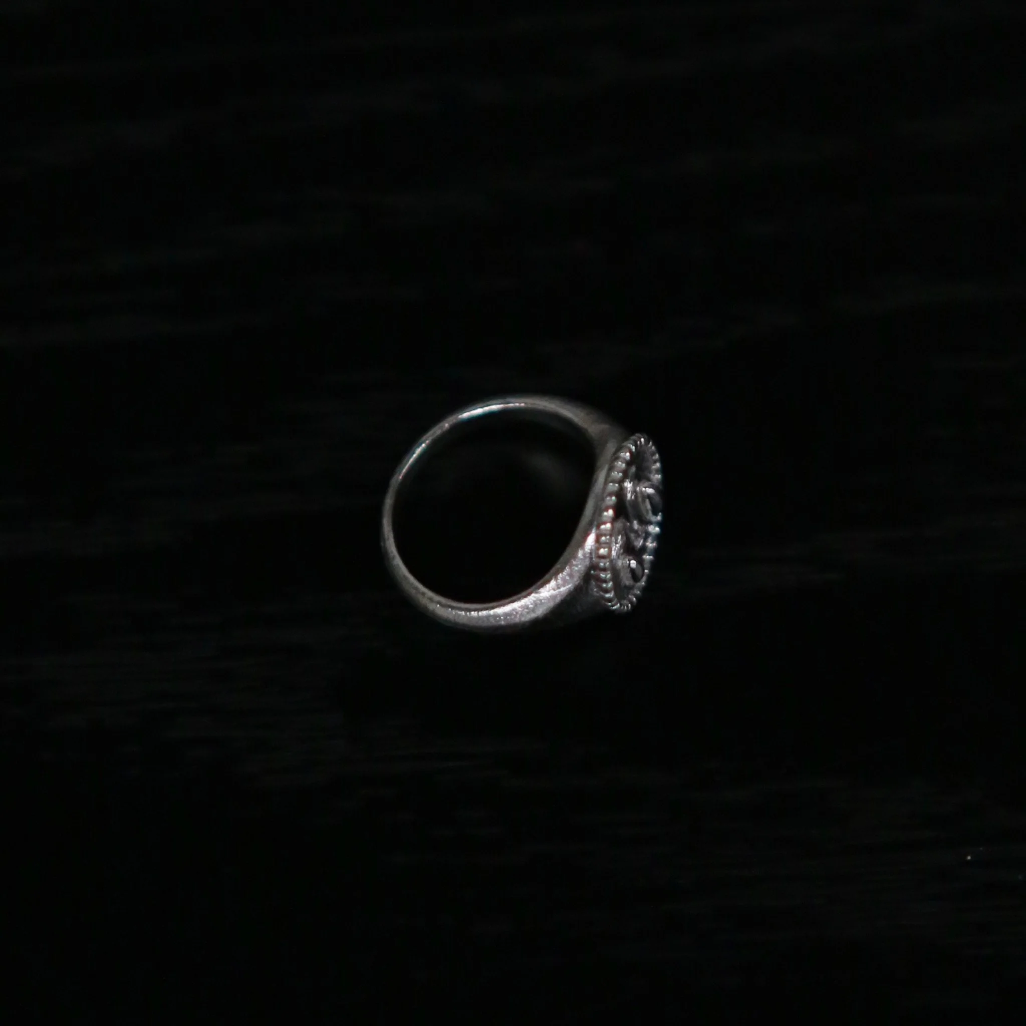 SALE E PEPE Sterling Silver/Gold Plated Dionysus Teardrop Ring SEP-SP05F03-YIN Silver - Image 3