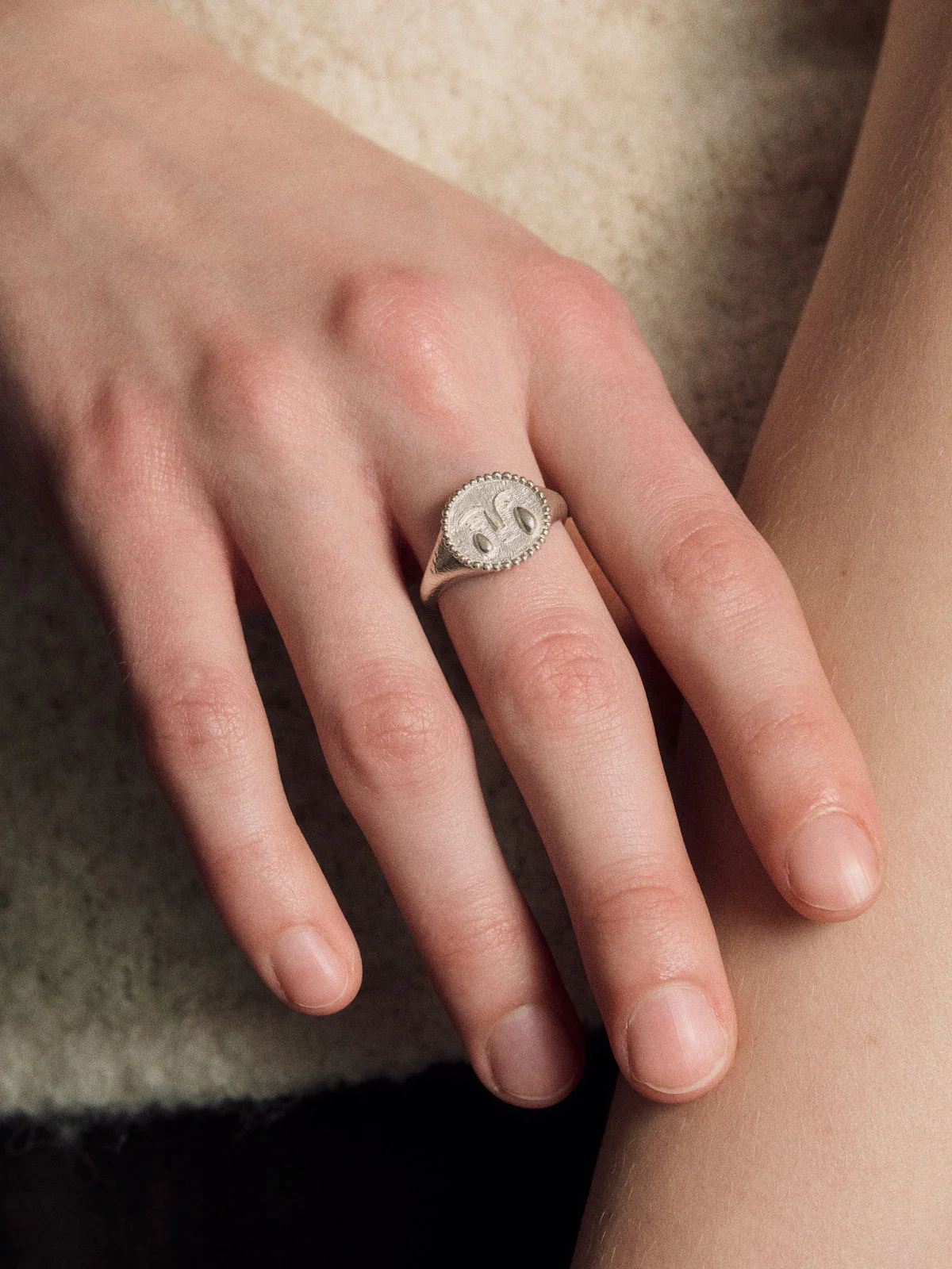SALE E PEPE Sterling Silver/Gold Plated Dionysus Teardrop Ring SEP-SP05F03-YIN Silver - Image 5