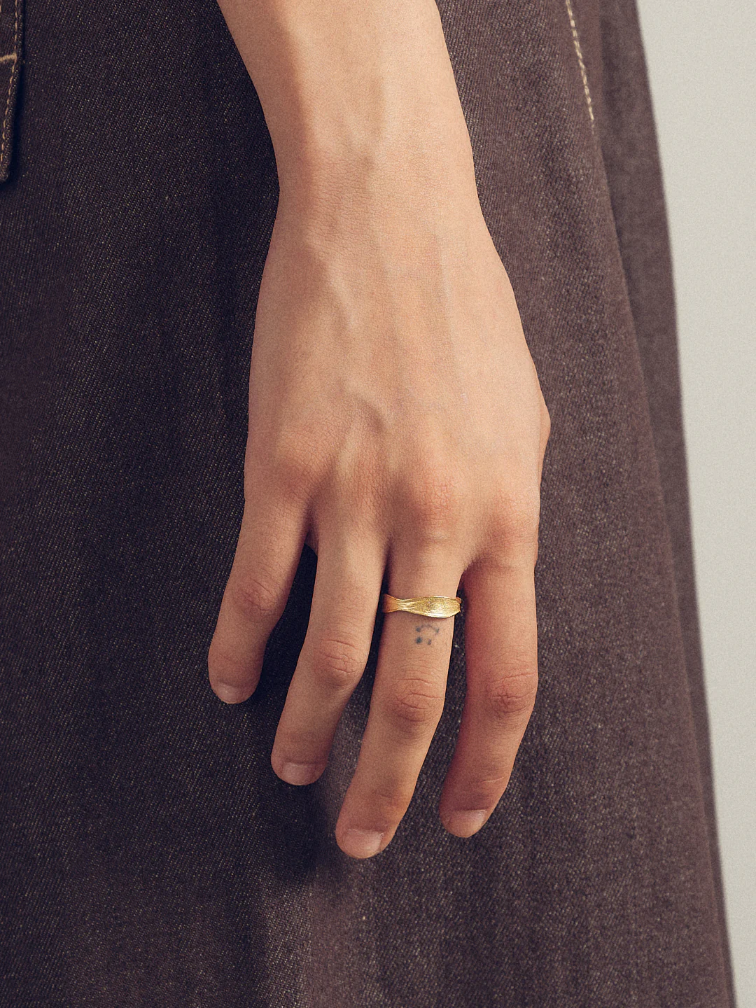 SALE E PEPE Sterling Silver/Gold-Plated Petal Ring SEP-SP02F04-JIN Gold (SALE E PEPE Sterling Silver Hug Ring SEP-SP04F03-YIN Silver (SP02F03 SP02F04) - Image 5