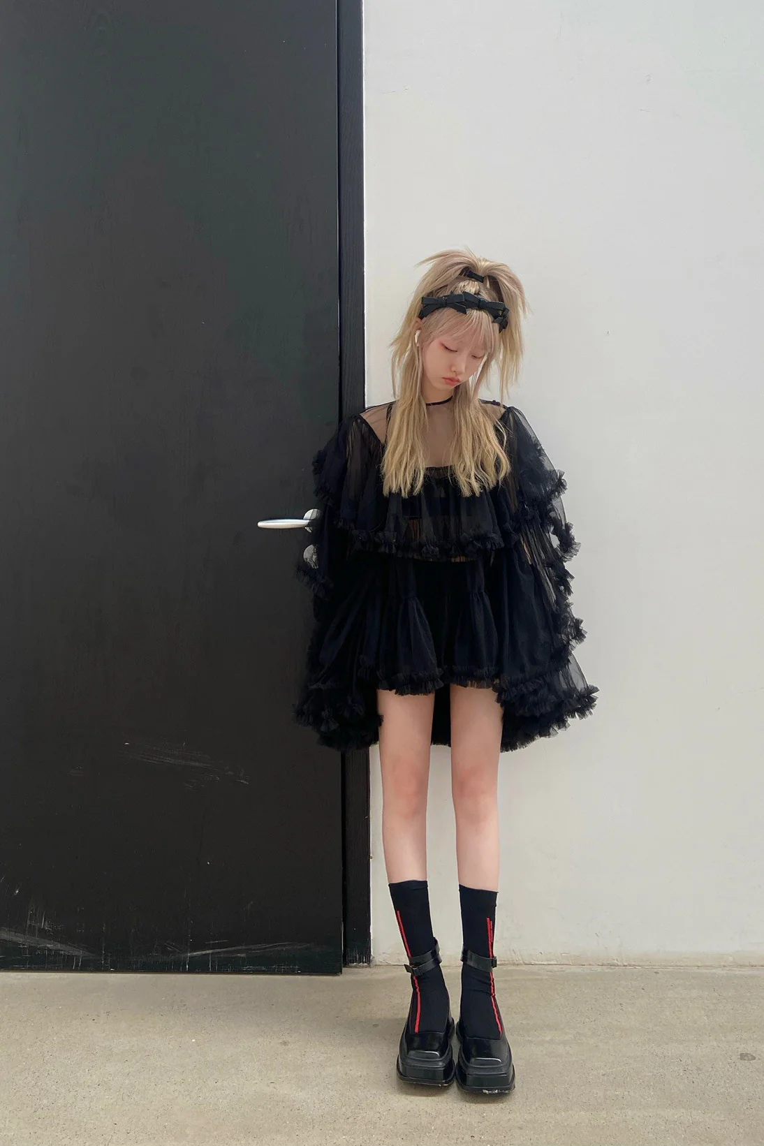 shushutong Puffy yarn ruffled top black SST-ss20to15-02 - Image 13