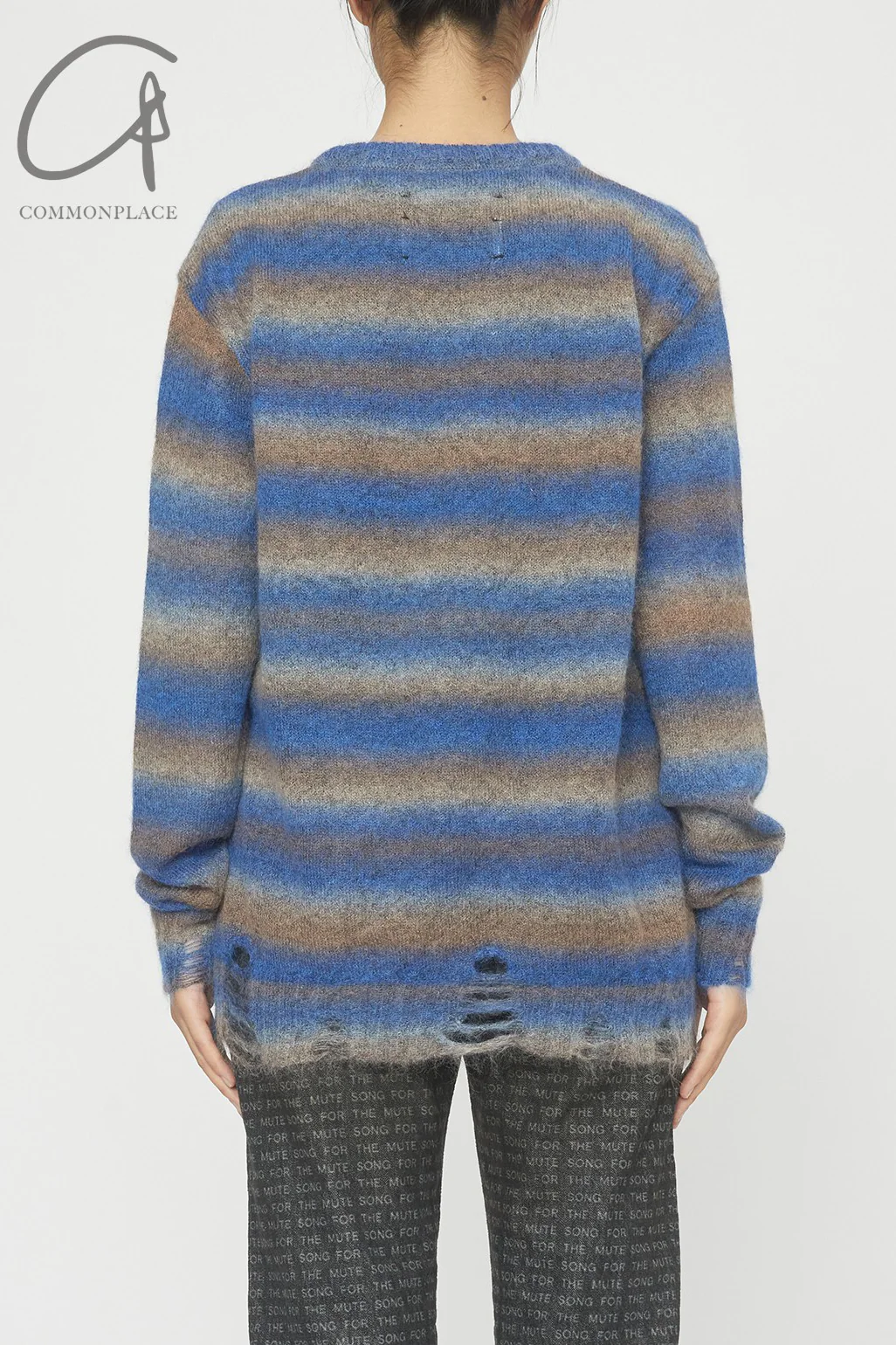 Song for the mute large sweater SFTM-232_UKT009_STPDBLU-LAN - Image 3