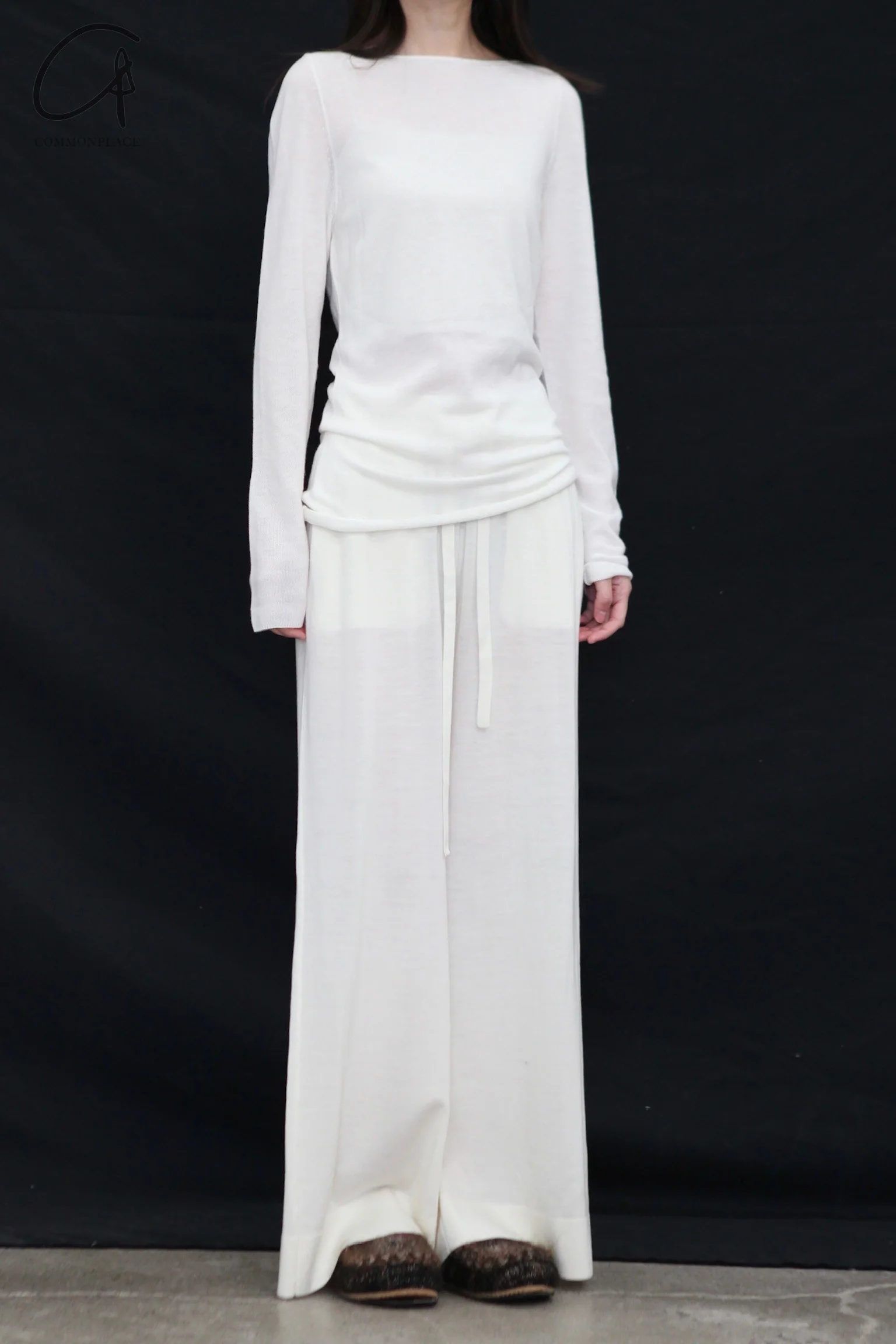 SWAYING 24 Autumn and Winter Wool Blended One-shoulder Lamb Leg Sleeve Top SW-SW24AW1T13-BAI White - Image 4