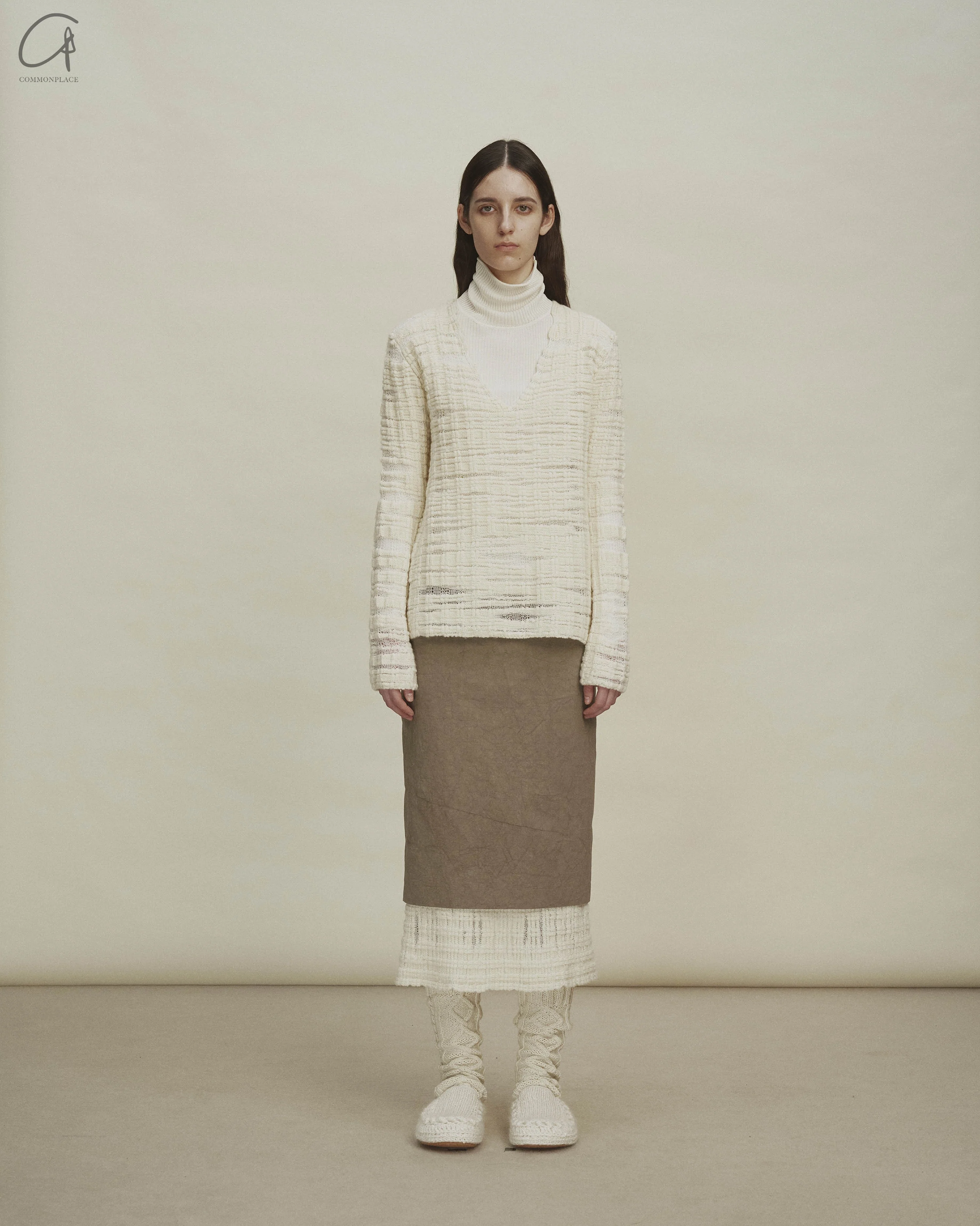 SWAYING 24 Autumn and Winter Wool Hollow V-neck Pullover SW-SW24AW1T56-BAI White - Image 5