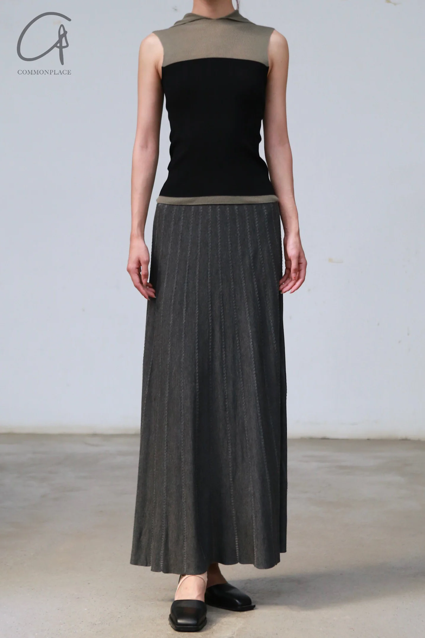 SWAYING 24 Early Autumn Vertical Striped Knitted Swing Skirt SW-SW24PF3B01-HUI Gray - Image 3