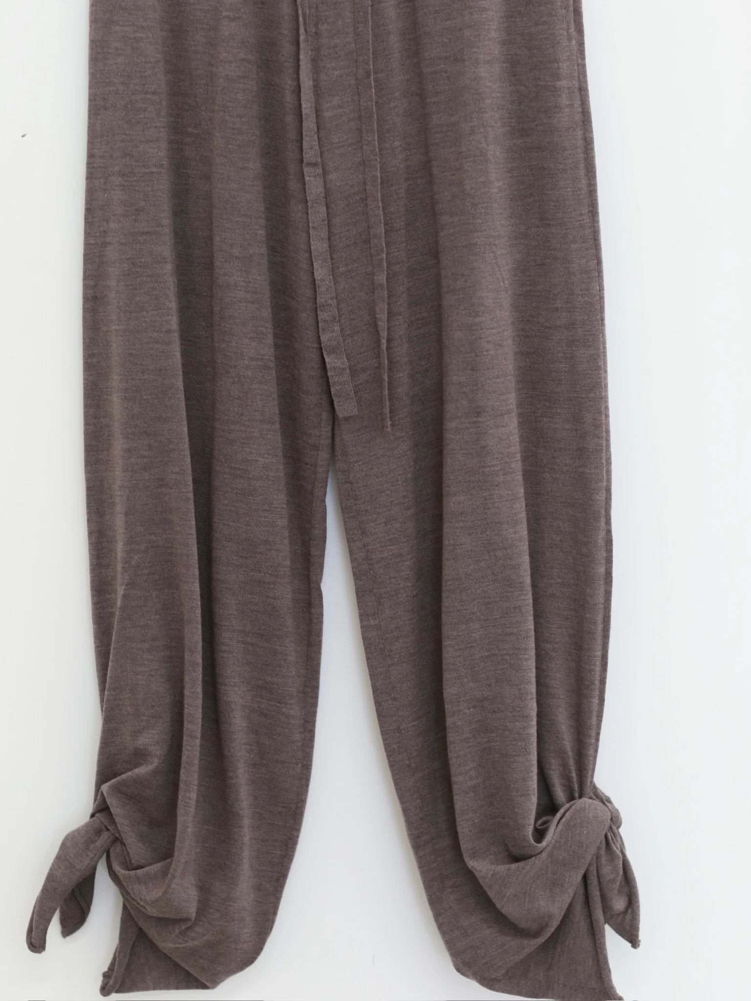 SWAYING 25 Fall/Winter Collection: Knotted-detail Wool Tapered Pants (SW-SW25AW3B12C2S2-HZ) - Gray-Brown - Image 3