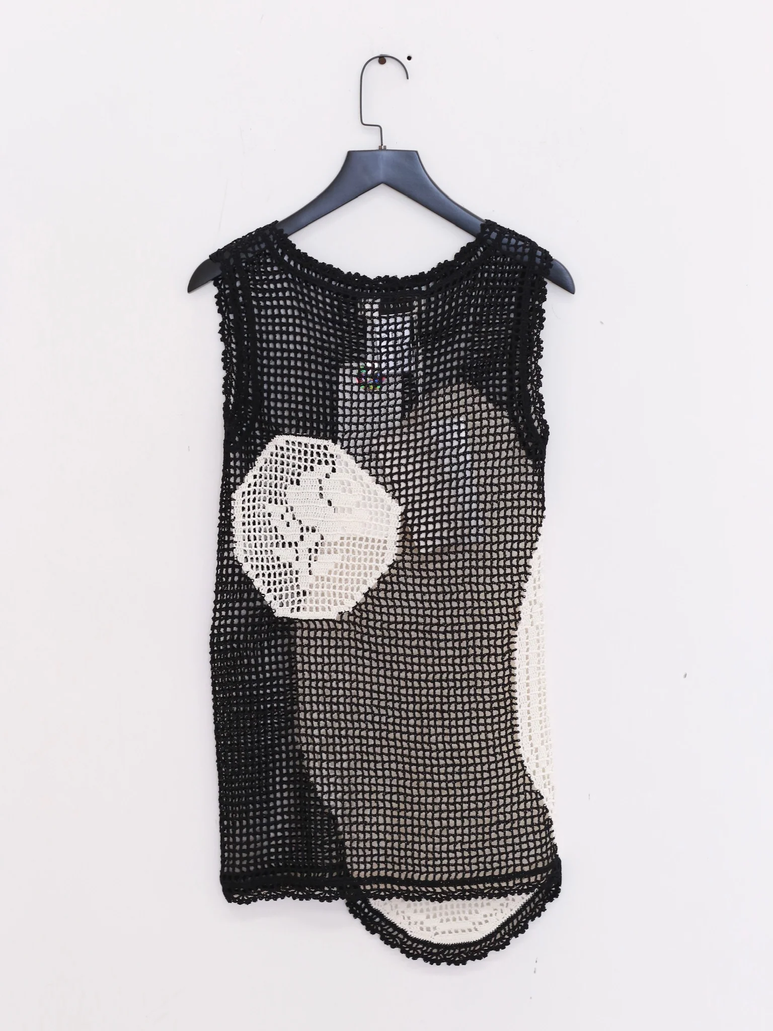 SWAYING 25 Spring/Summer Handmade Crochet Mesh Vest SW-SW25SS1T30C1-HB Black and White - Image 4