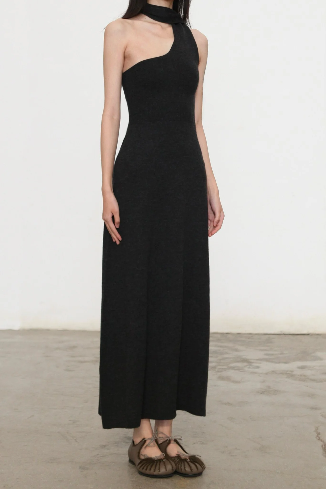 SWAYING 26 Early Spring Cashmere Blend Halter Neck Dress SW-SW26PS2L03C2-SH Dark Grey - Image 2