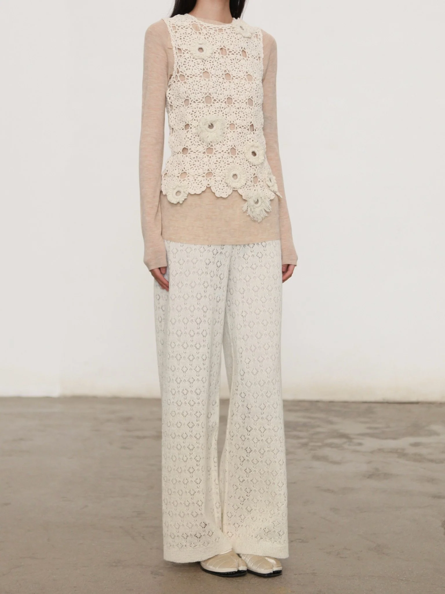 SWAYING 26 Early Spring Openwork Floral Knit Trousers SW-SW26PS3B11C1-BAI White - Image 6