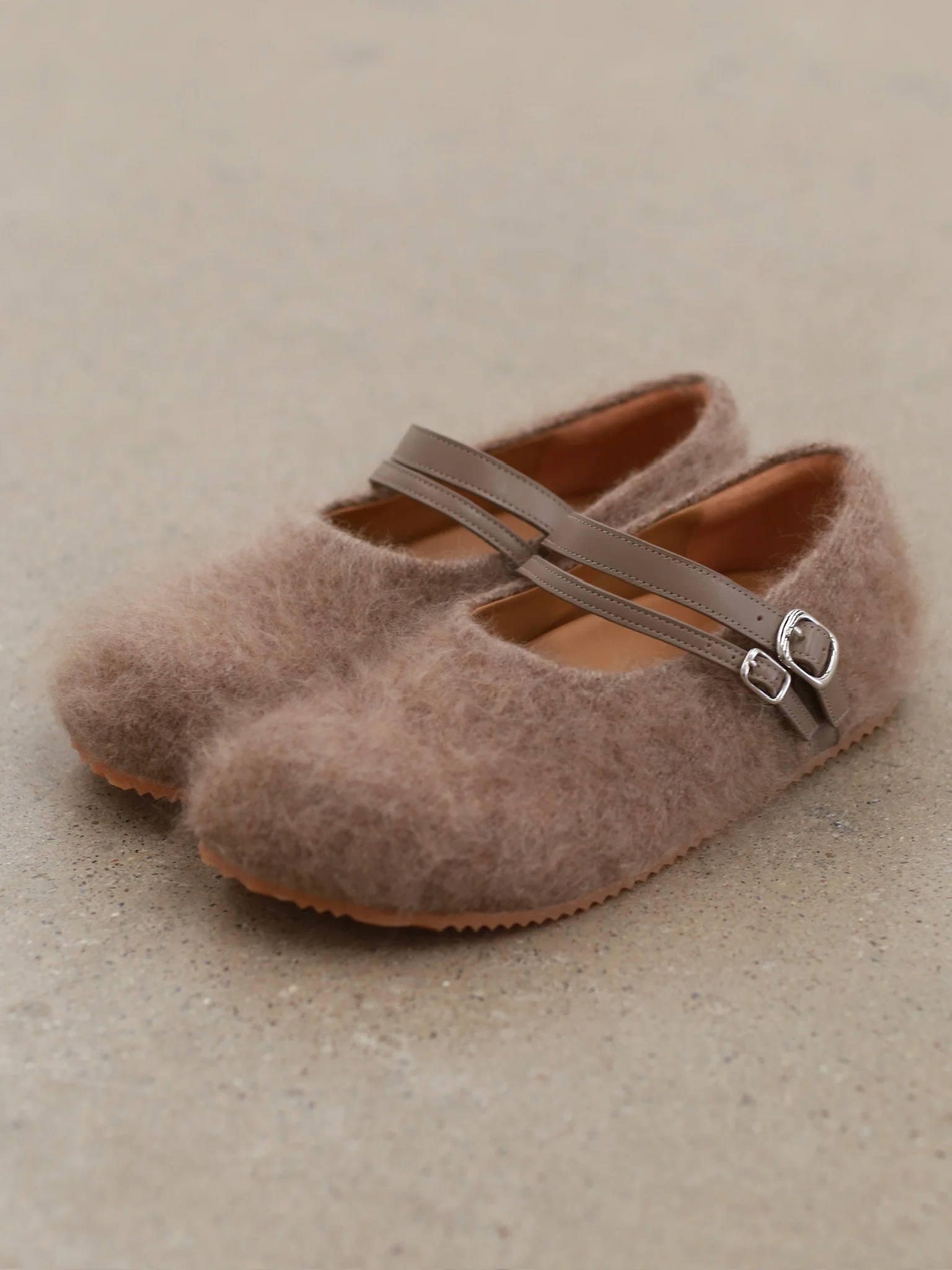 SWAYING Fall/Winter 2025 Collection: Cashmere-trimmed leather flat shoes SW-SW25AW4P06C2S36-TUO (Camel) - Image 3