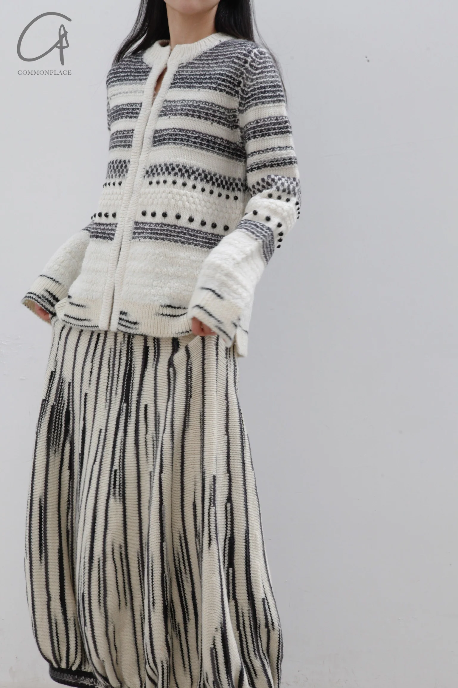 SWAYING/KNIT Beaded Pendant Jacket SW22AW1T94 White/Black Brown - Image 2