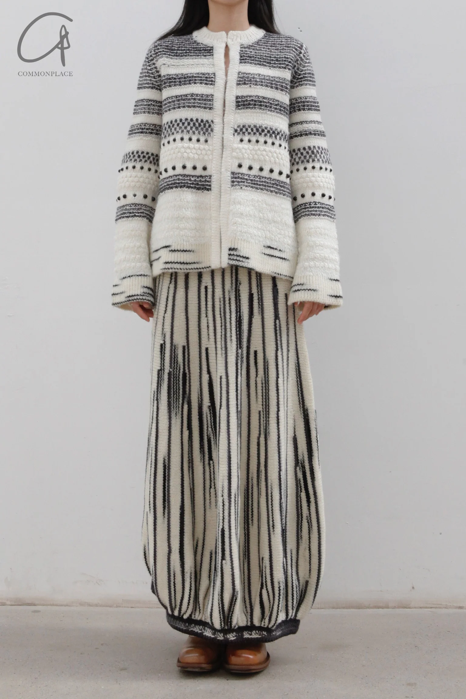 SWAYING/KNIT crochet stitched flower bud skirt SW22AW3B08 white/black grey - Image 3