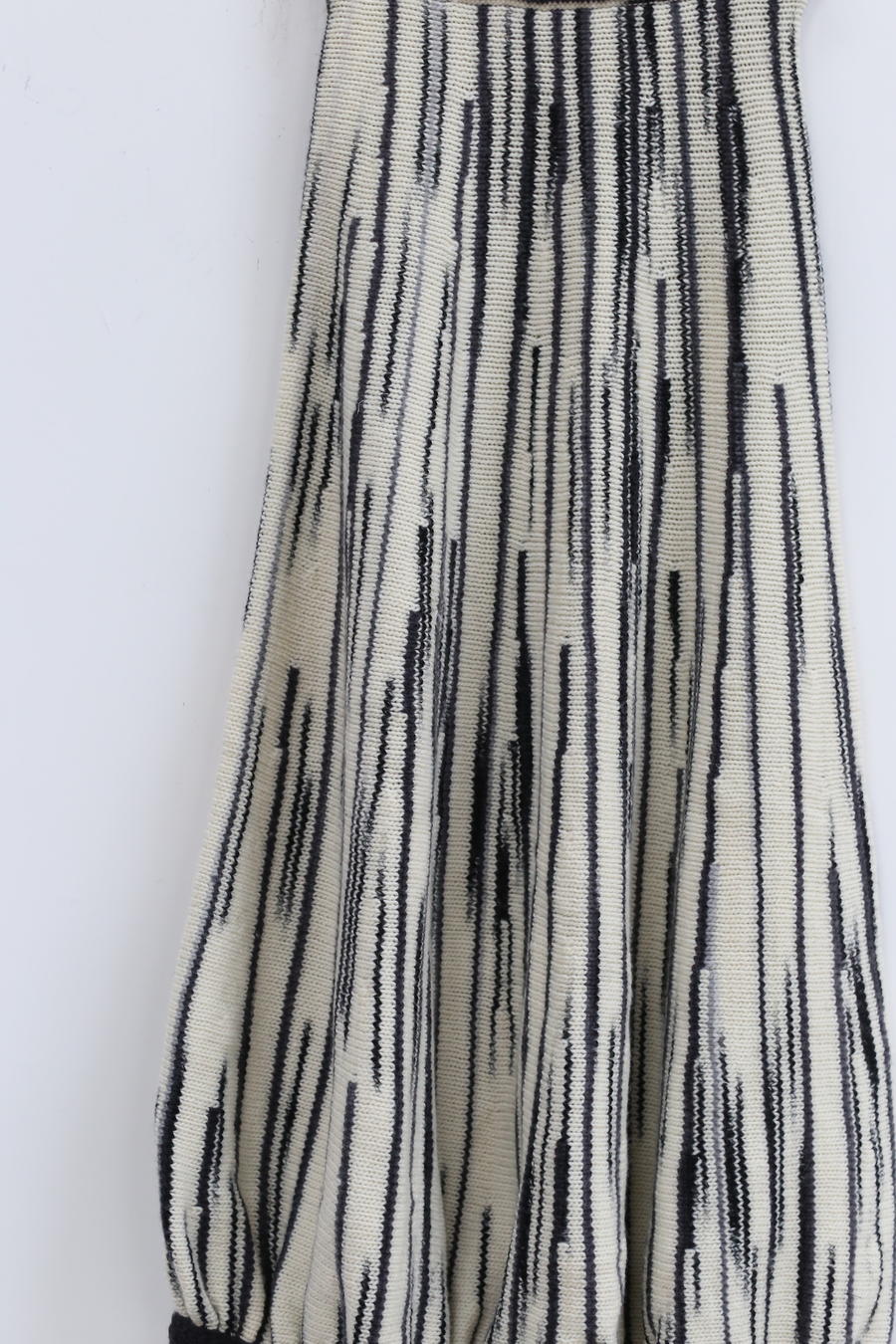 SWAYING/KNIT crochet stitched flower bud skirt SW22AW3B08 white/black grey - Image 9