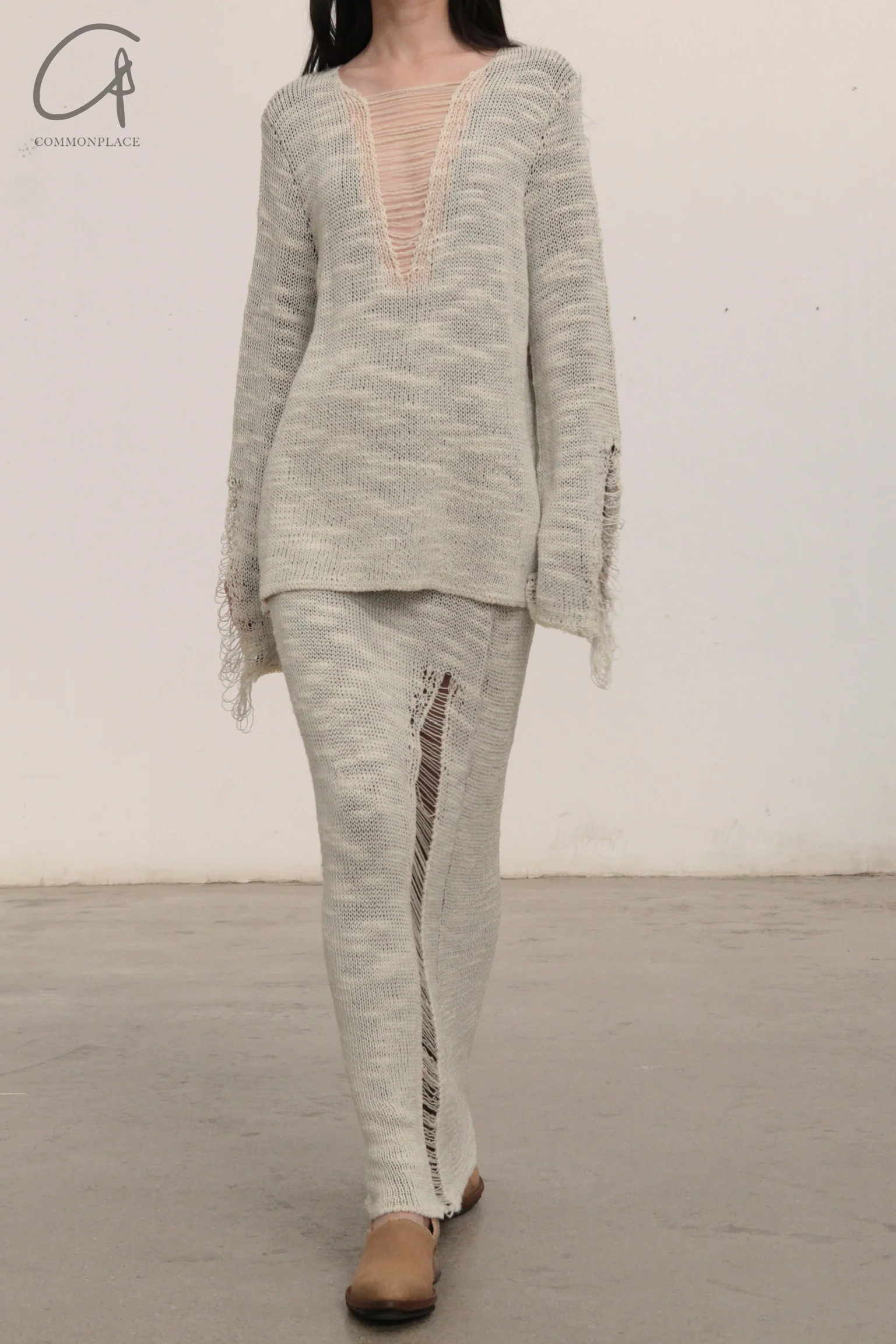 SWAYING/KNIT floating line slim long skirt SW23AW3B33 off-white - Image 3