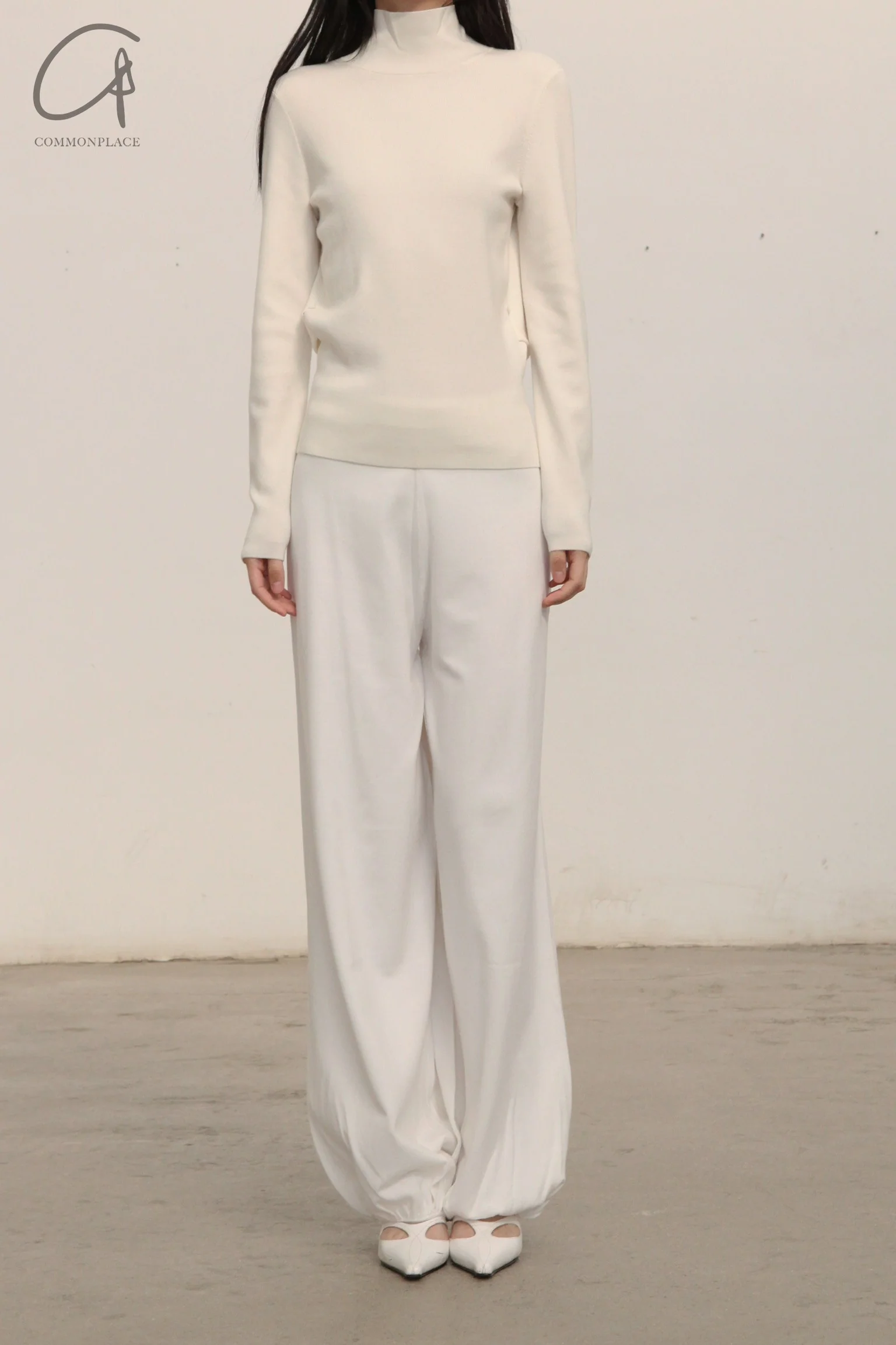 SWAYING/KNIT hollow back turtleneck pullover SW23AW1T19 white - Image 4